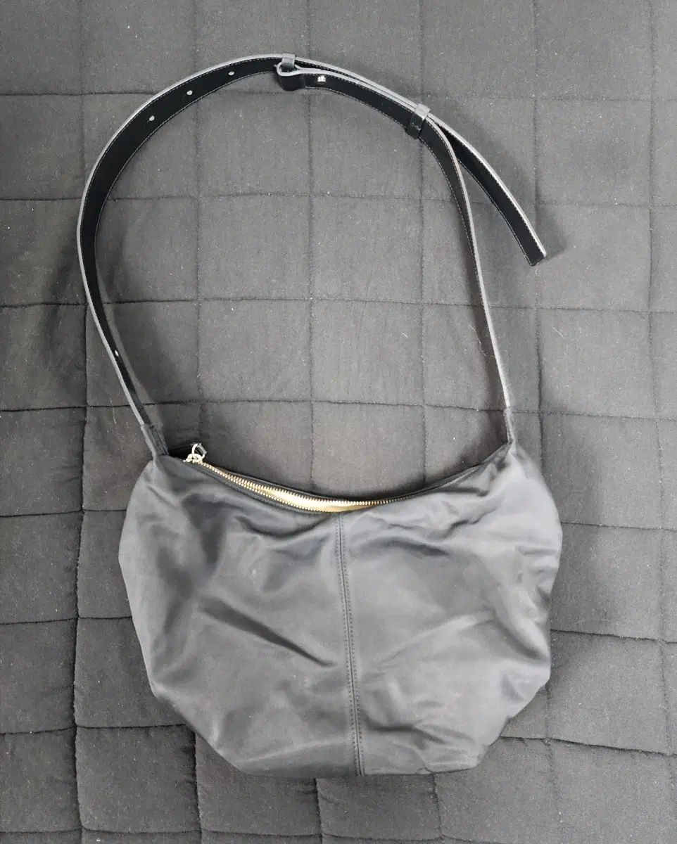 ナッシングリトゥン HOBO BAG