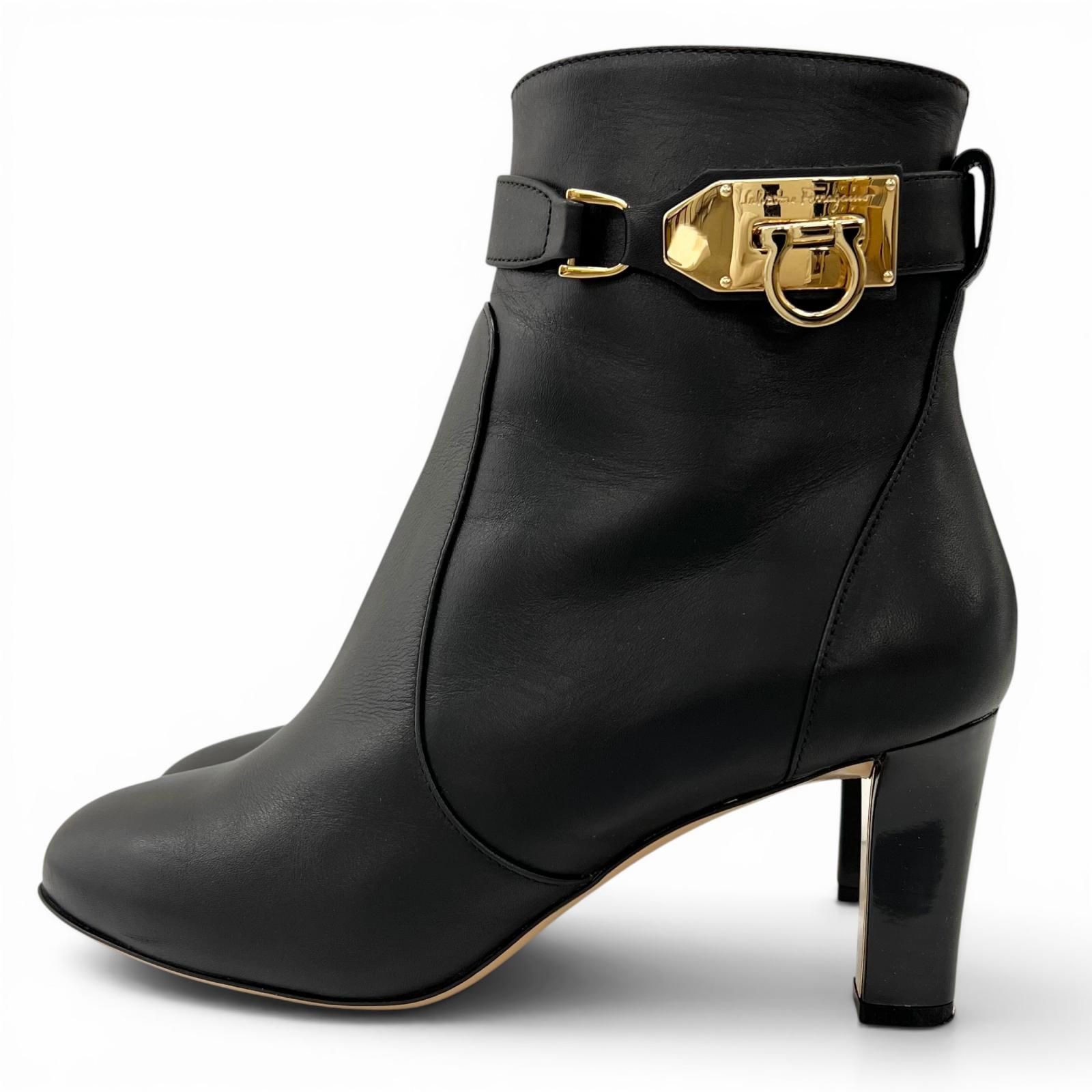 美品▲Salvatore Ferragamo サルヴァトーレフェラガモ RENE C ガンチーニ金具 レザー アンクルブーツ ブラック 8.5 伊製 レディース