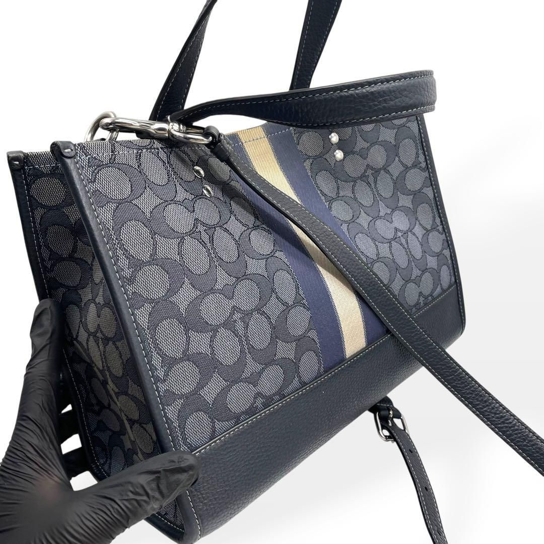 美品　COACH コーチ デンプシー キャリーオール イン シグネチャー ロゴ 美品 COACH コーチ デンプシー キャリーオール イン シグネチャー ロゴ