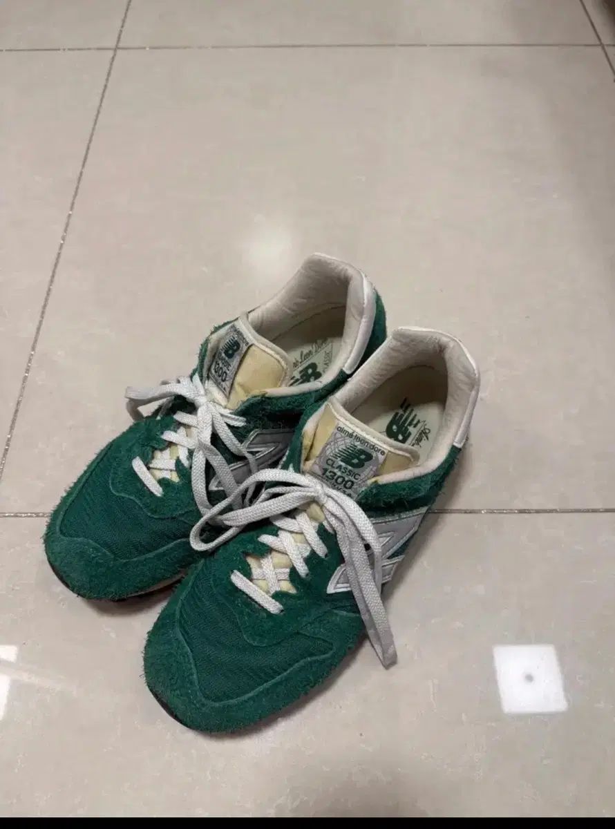 ニューバランス エメレオンドレ 1300 270 33,318円