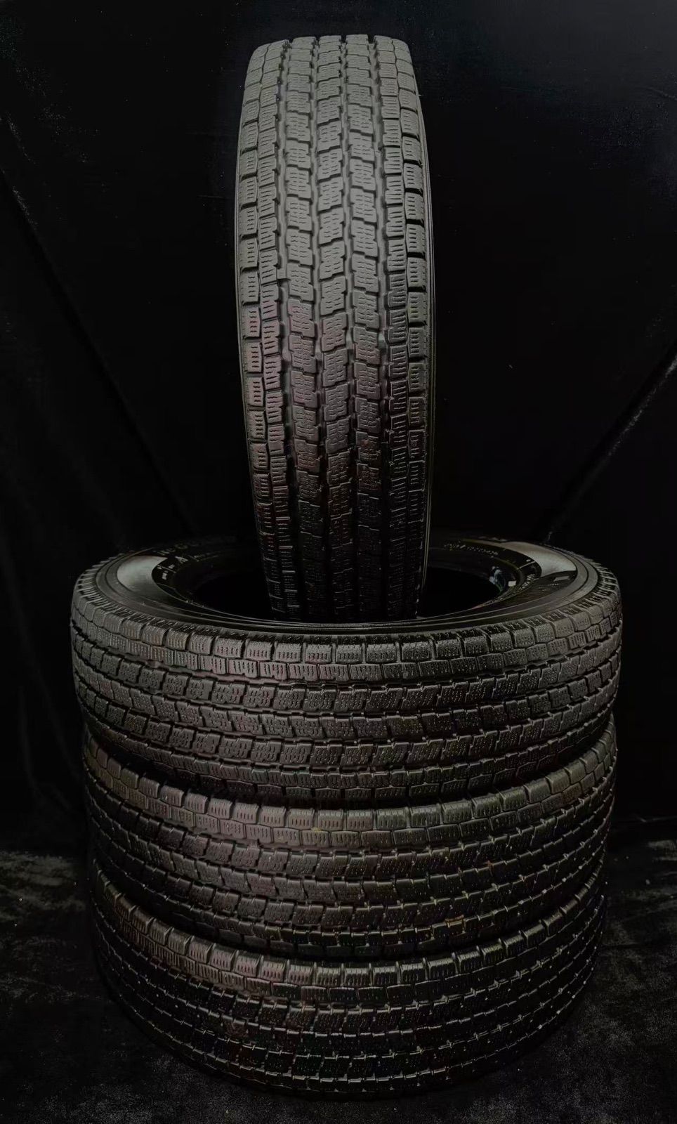 20年製　中古タイヤ4本セット　ヨコハマ　155/80R14 88/86N LT 8分山　スタッドレスタイヤ　T-213