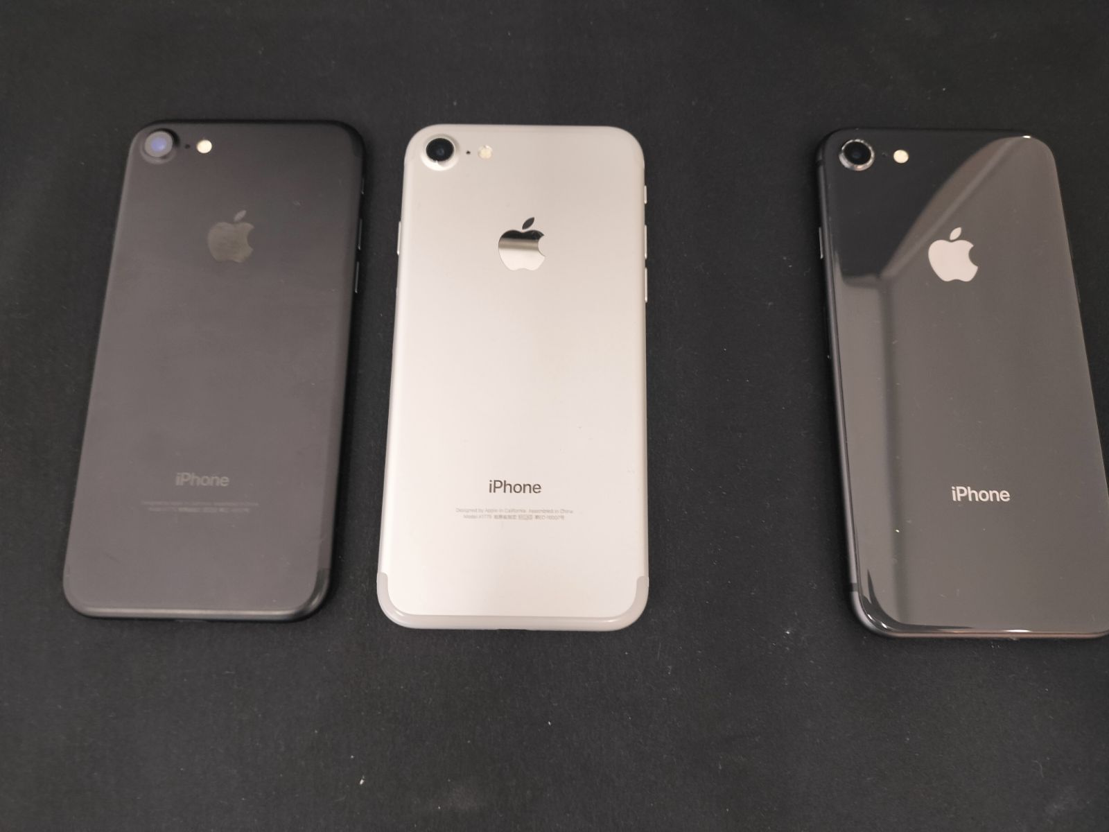 中古品 iphone7 3台 32GB wi-fi確認済み iPhone 7 32GB×2, 8 64GB 3台セット SIMフリー - メルカリ