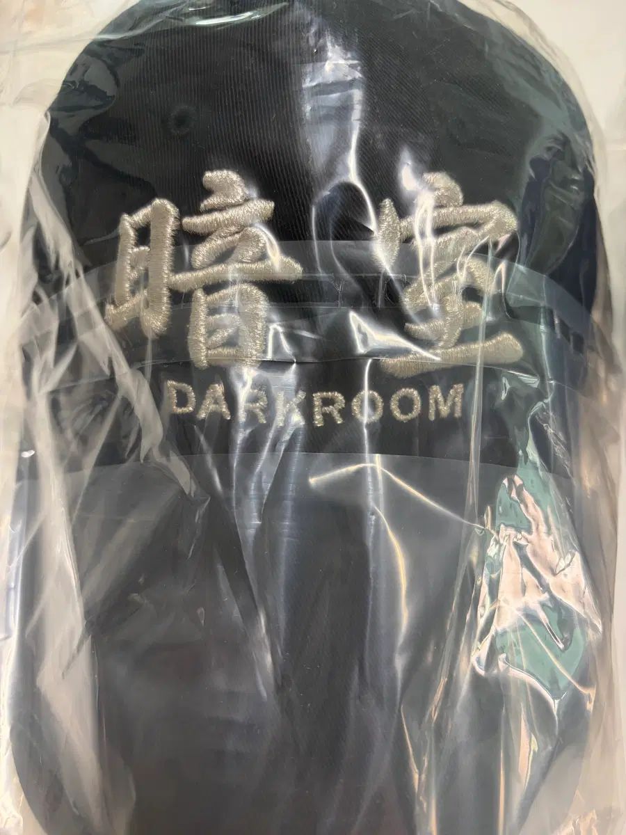 新品 Darkr8m Studio ダークルーム スタジオ ベースボールキャップ ブラック/シルバー 出品
