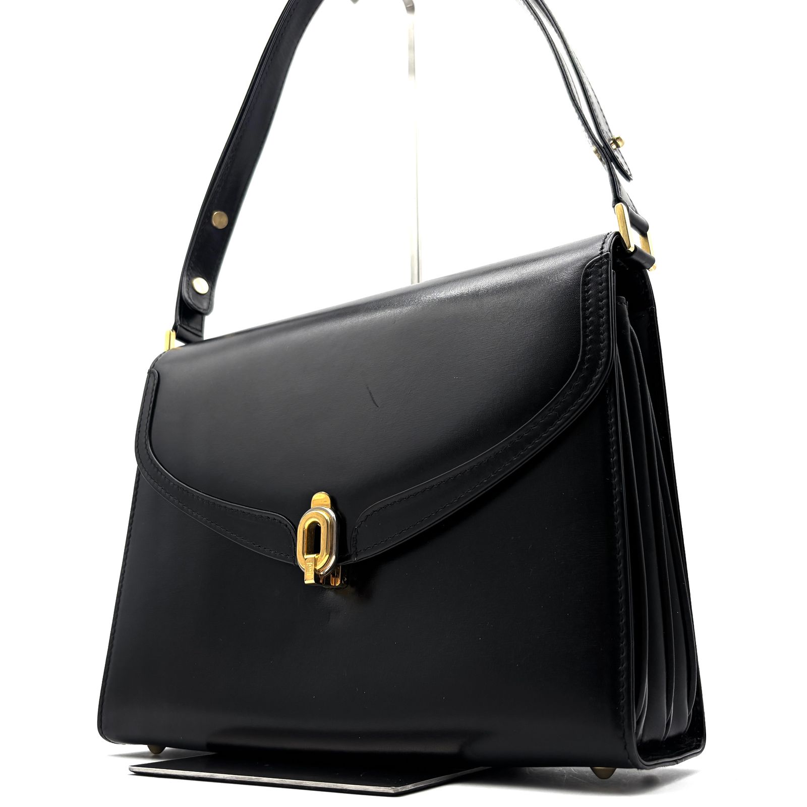 美品 バリー BALLY ハンドバッグ ワンショルダーバッグ カーフレザー ブラック 黒 ロゴ金具 フラップ 肩掛け 冠婚葬祭 残暑 お盆 帰省 シルバーウィーク 敬老の日 秋 ハロウィン 七五三 ギフト プレゼント 16,800円
