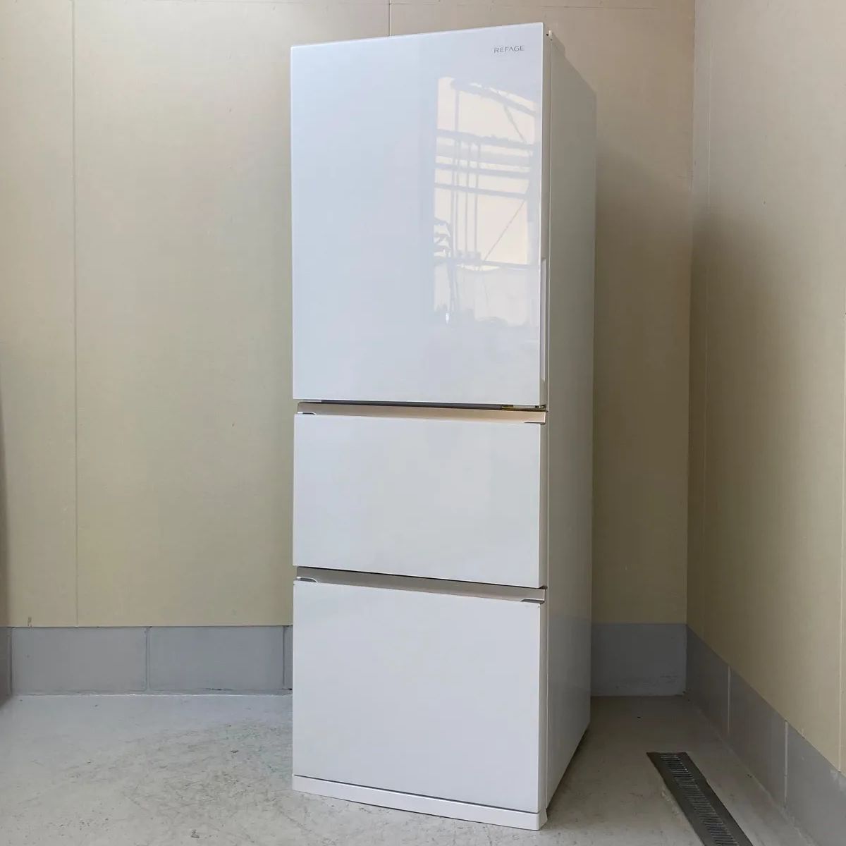 【徹底除菌クリーニング済み｜搬入設置込み】　ヤマダ REFAGE 3ドア冷蔵庫 358L YRZ-F36K ガラスドア 自動製氷 ファン式 自動霜取り 一人暮らし 二人暮らし 新生活 京都 大阪 JH0478