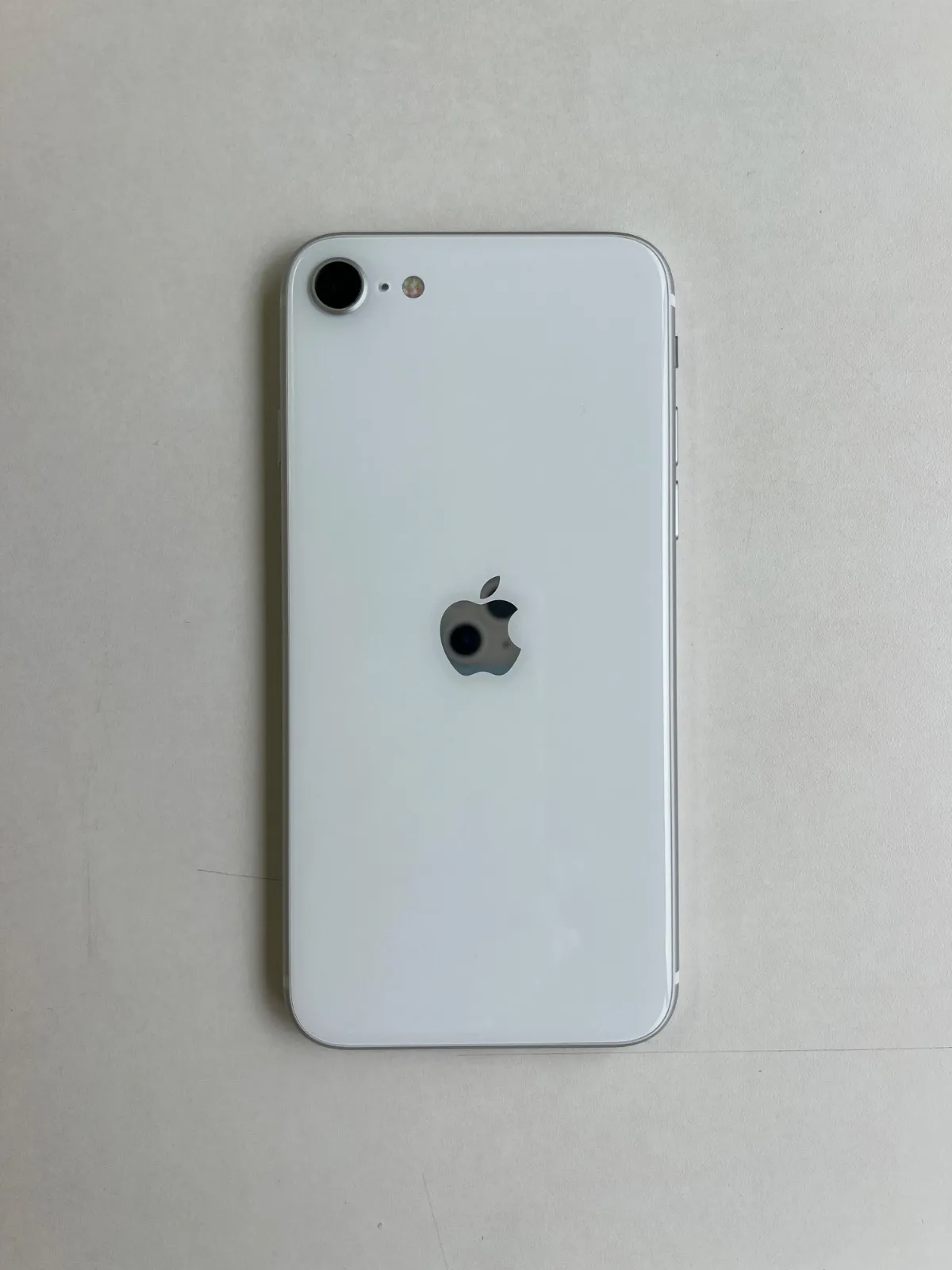 64GB バッテリー77% iPhone SE (第2世代) ホワイト iPhone SE 第2世代