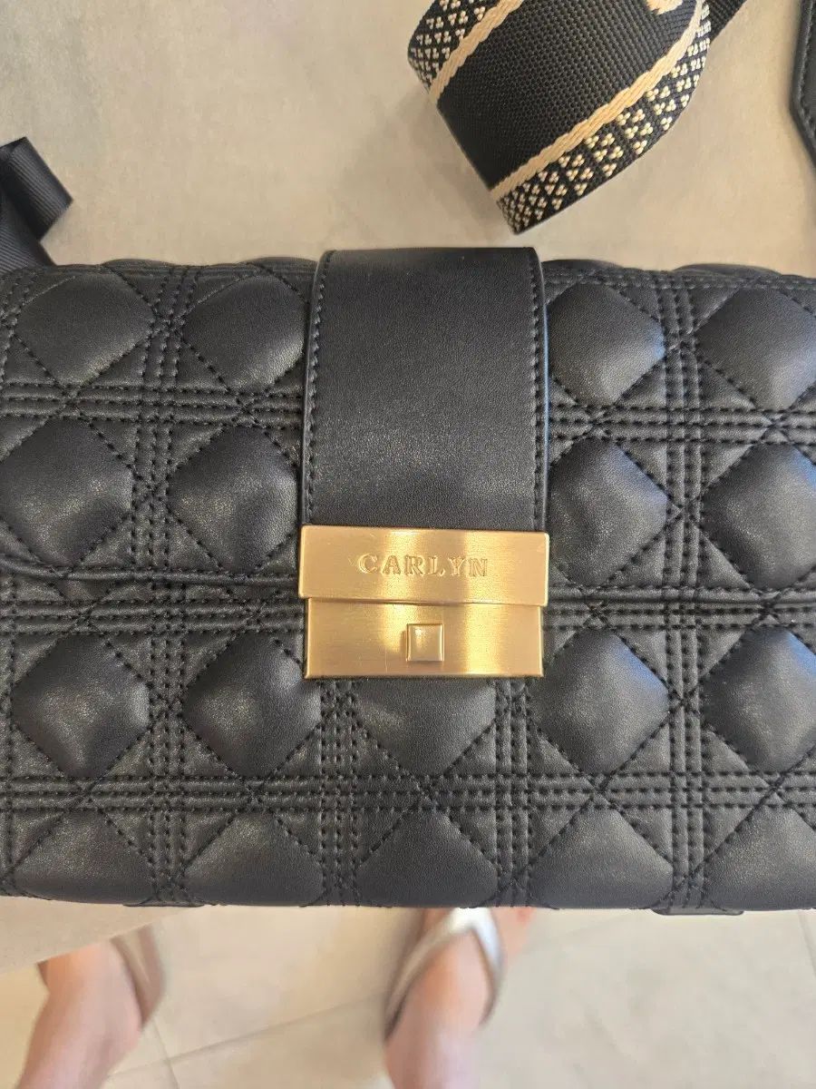CARLYN キルティング クロスバック ブラック 9,206円