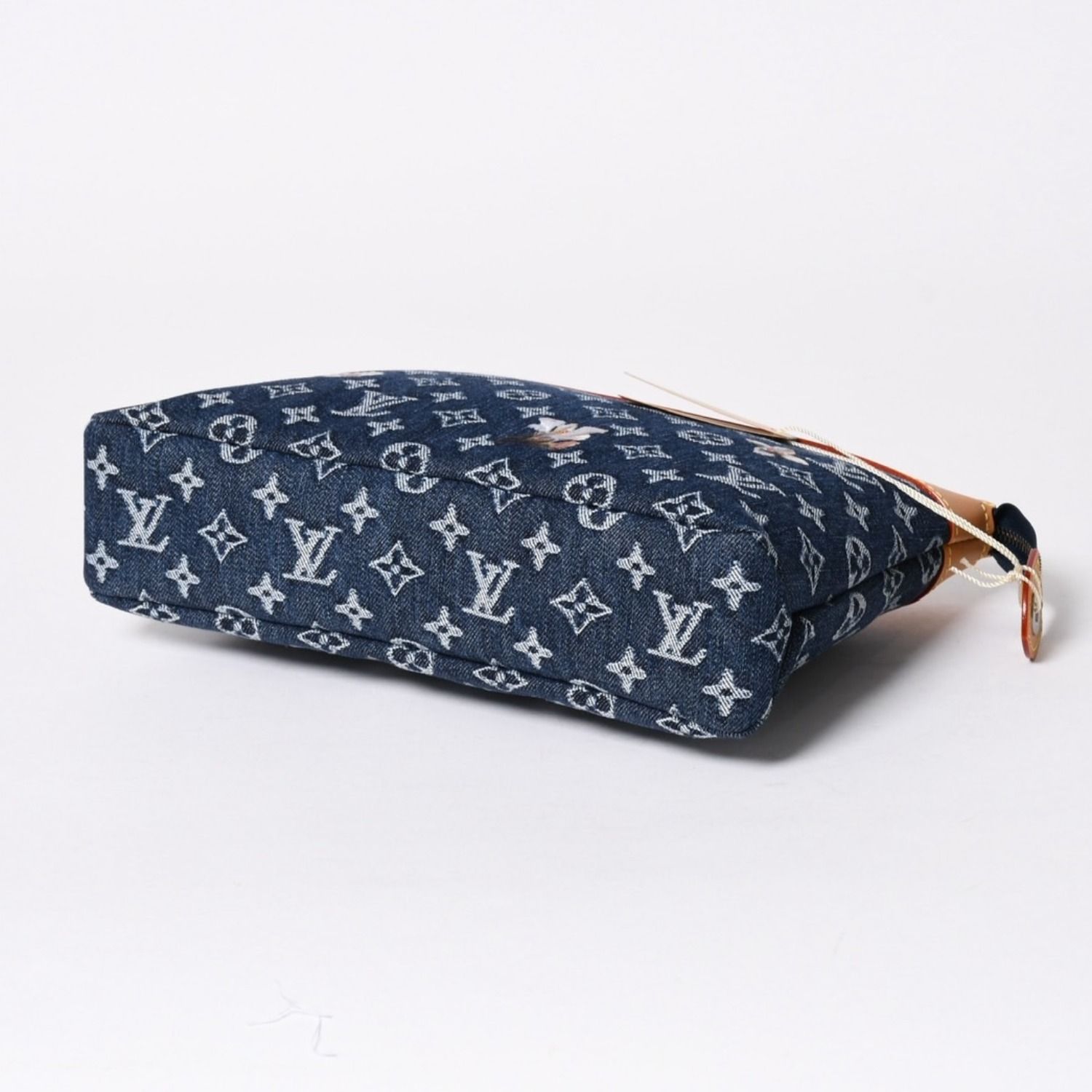 新品未使用品 LOUIS VUITTON ルイヴィトン ハンドバッグ クラッチバッグ M27559 ポシェット・ヴォワヤージュ モノグラムデニム 中古 4a006421