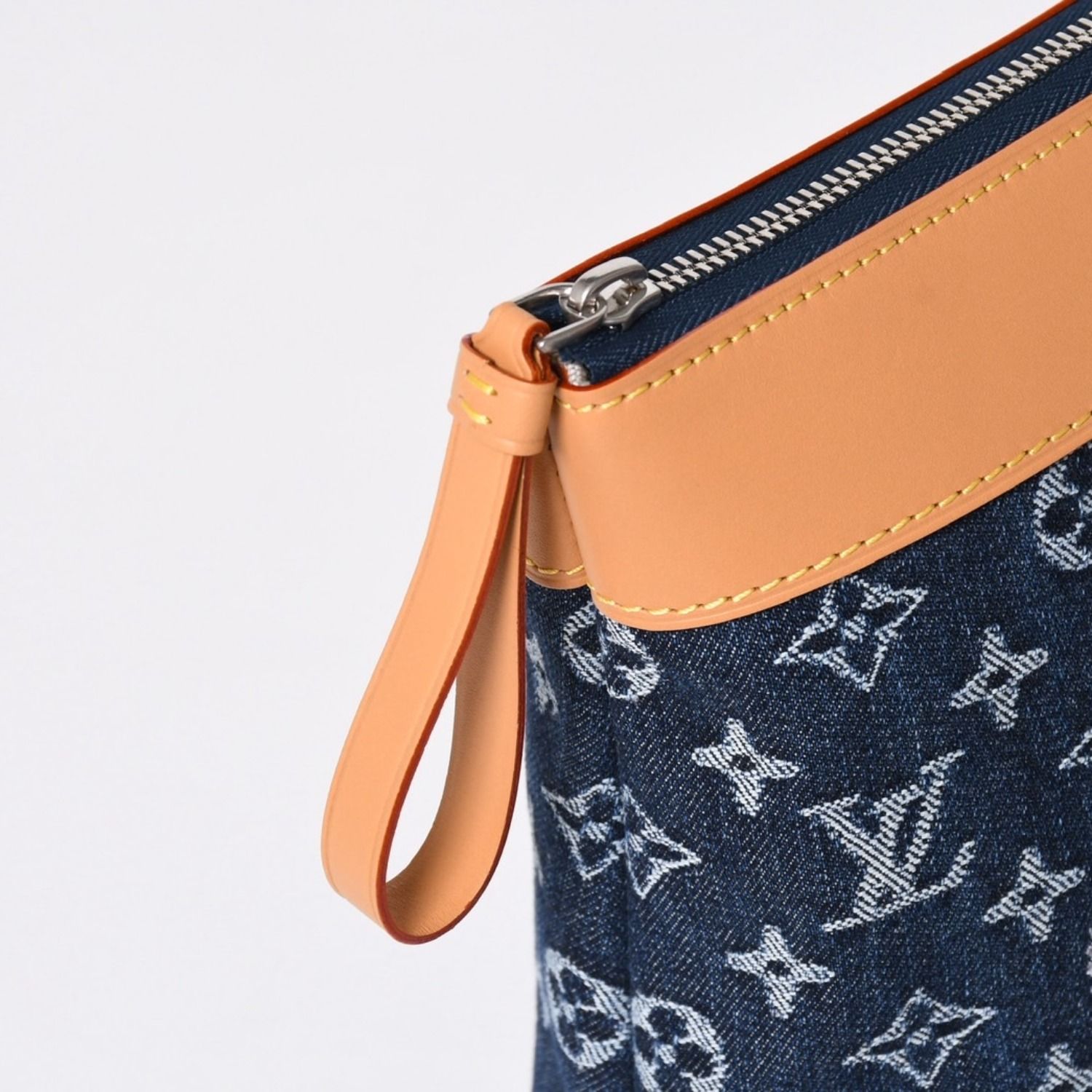 新品未使用品 LOUIS VUITTON ルイヴィトン ハンドバッグ クラッチバッグ M27559 ポシェット・ヴォワヤージュ モノグラムデニム 中古 4a006421