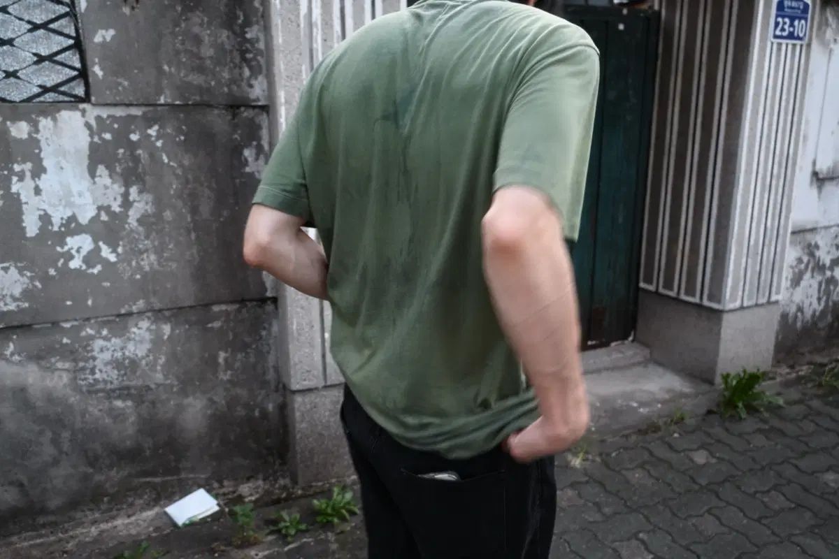 アルマーニ コレツィオーニ ミネラル ウォッシュ Tシャツ