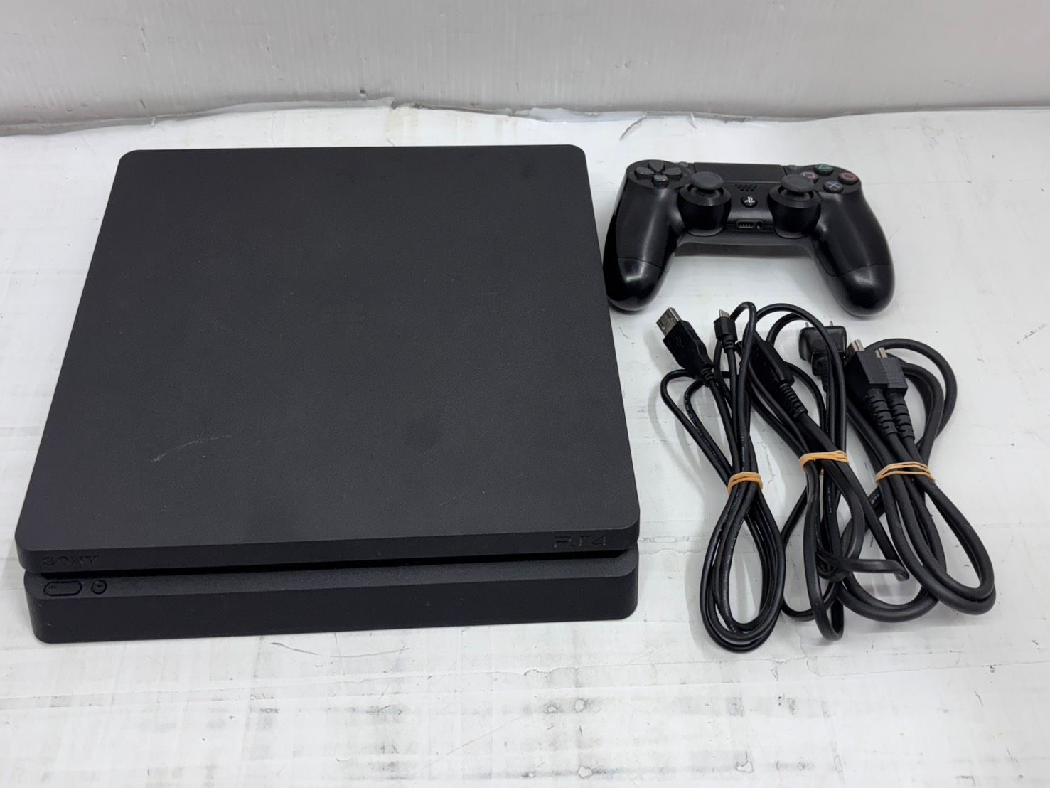 送料無料h13612 SONY ソニー PS4 プレステ4 PlayStation4 CUH-2000A コントローラー 付き