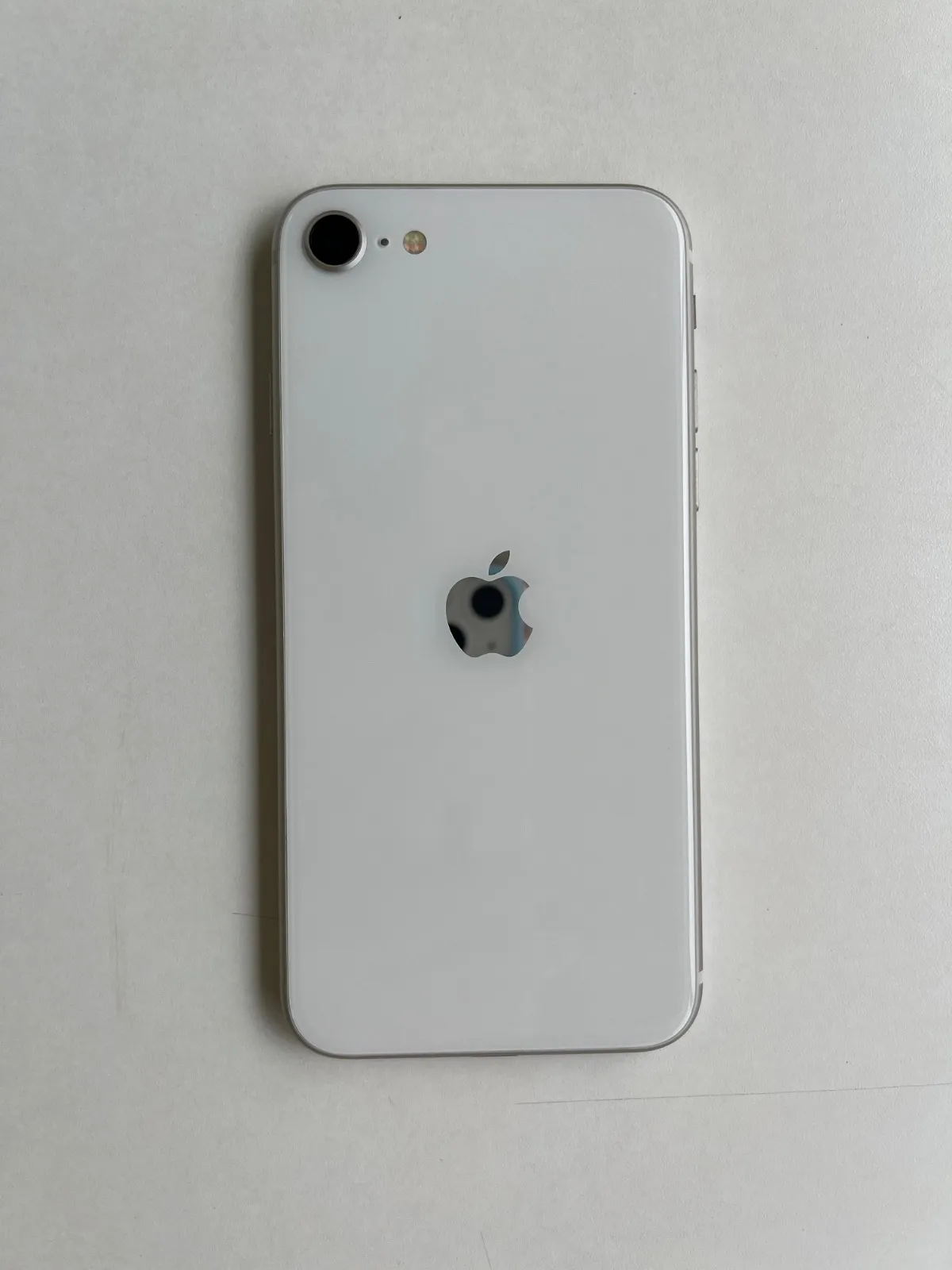 iPhoneSE 第3世代 64GB スターライト　バッテリー76% 美品 iPhone SE (第3世代) 64GB スターライト バッテリー76% MMYD3J/A