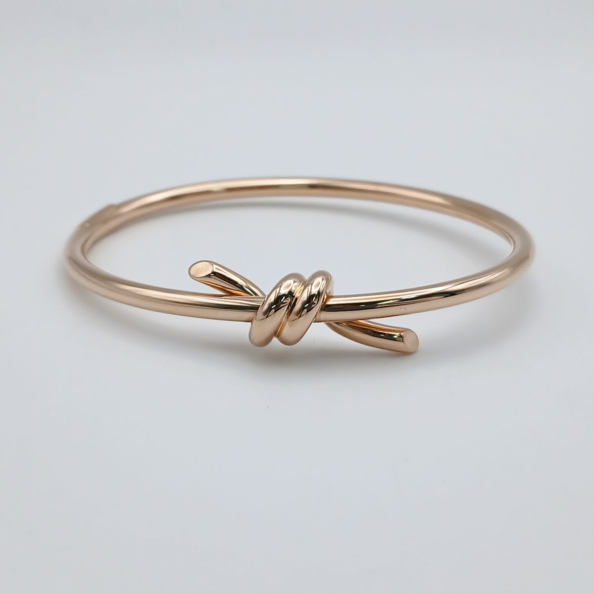 TIFFANY&Co. ティファニー ノット ワイヤー バングル 750YG バングル 73887348 レディース K18イエローゴールド イエローゴールド 中古 359,100円