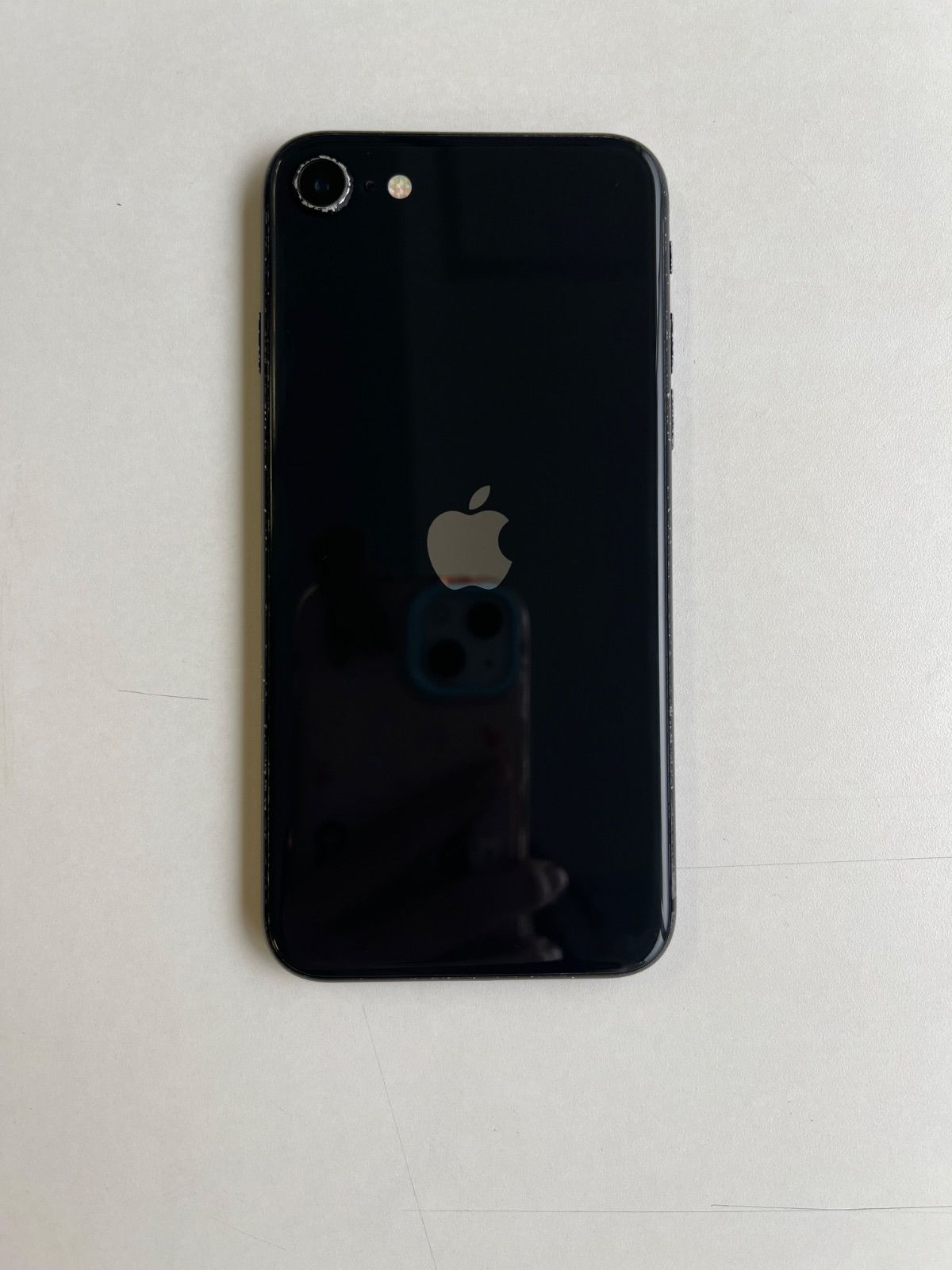美品 iPhone SE(第2世代) 64GB ブラック au SIMフリー - メルカリ