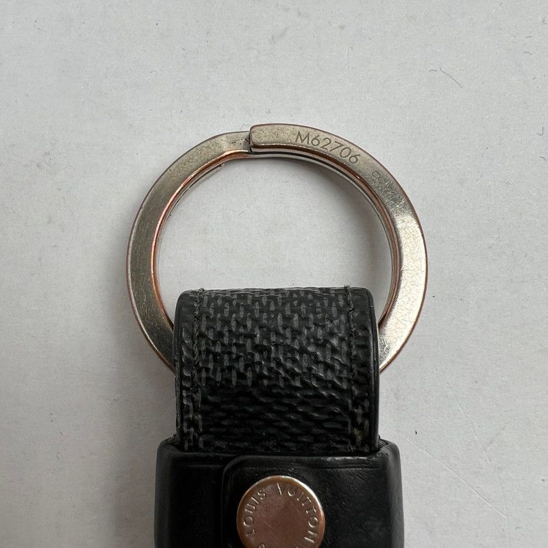 【中古品】 LOUIS VUITTON ルイヴィトン M62706 LVドラゴンヌ ダミエグラフィットキャンバス キーホルダー BLACK 保存袋・箱有 ※使用感あり 【179-260811-io-03-fuzh】