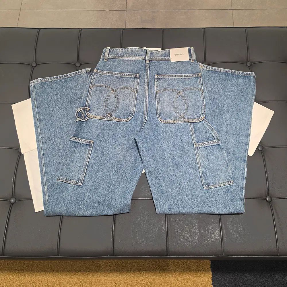 レディース/CHANEL シャネル デニム/26FW プリコレクション CC ロゴ スティッチ バックポケット カーゴ デニム パンツ 424,175円