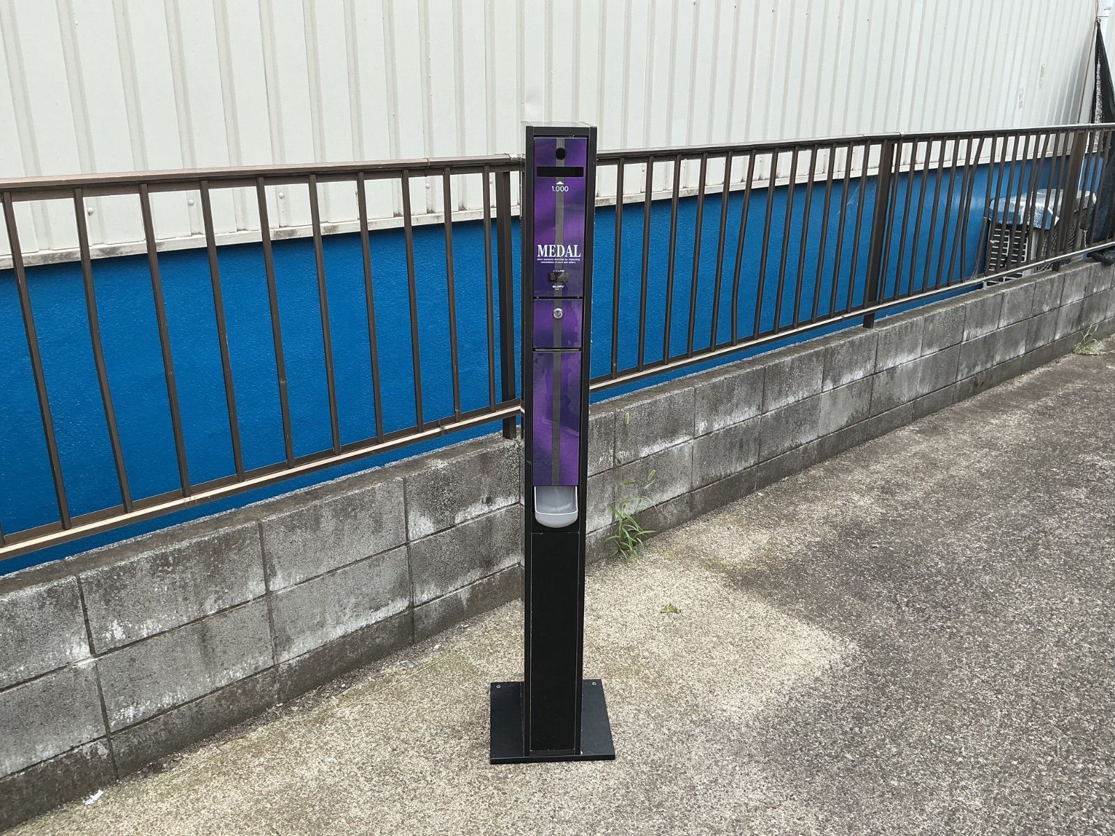 新札対応　100円両替機　EMS-7　新品キャビネット付き　ビルバリ（新品未使用）新旧札2種に対応　グローリー製　千円札を100円×10枚に両替タイプ　保証30日つき　インボイス対応の領収書発行OK　平日のみ発送