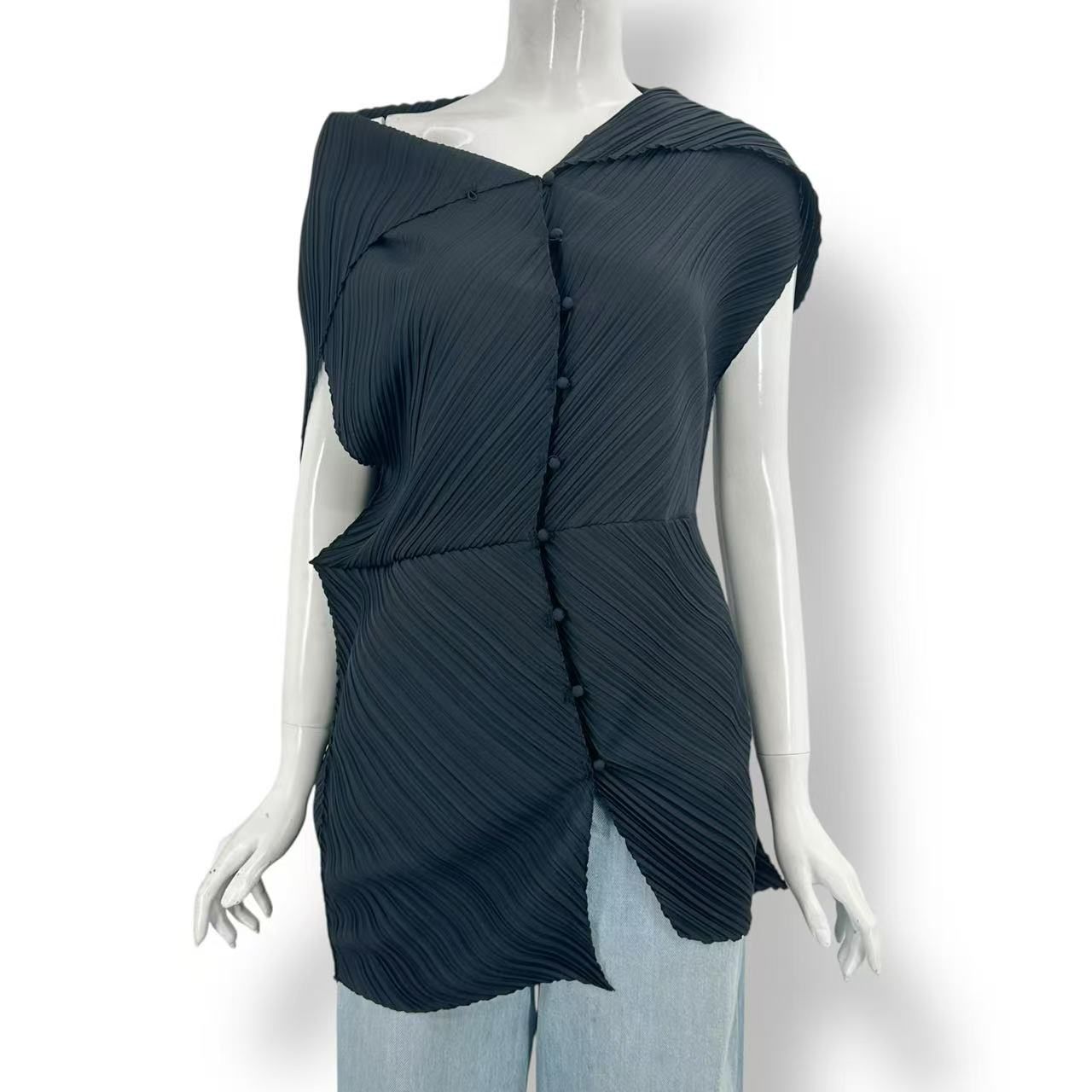 ISSEYMIYAKE 変形トップス 極美品 ISSEY MIYAKE イッセイミヤケ トップス 変形 ブラック サイズM