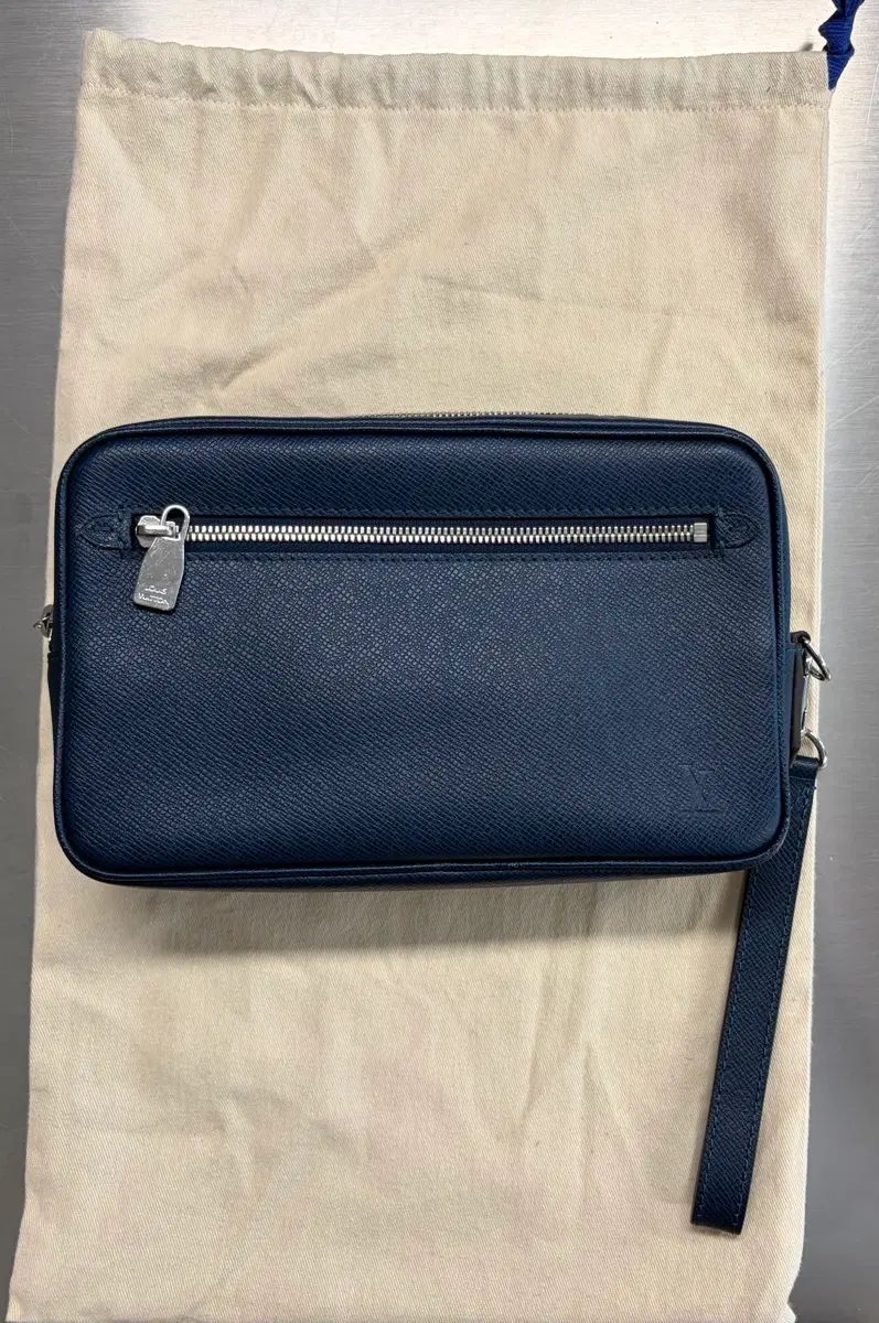 ルイヴィトン タイ セカンドバッグ 出品