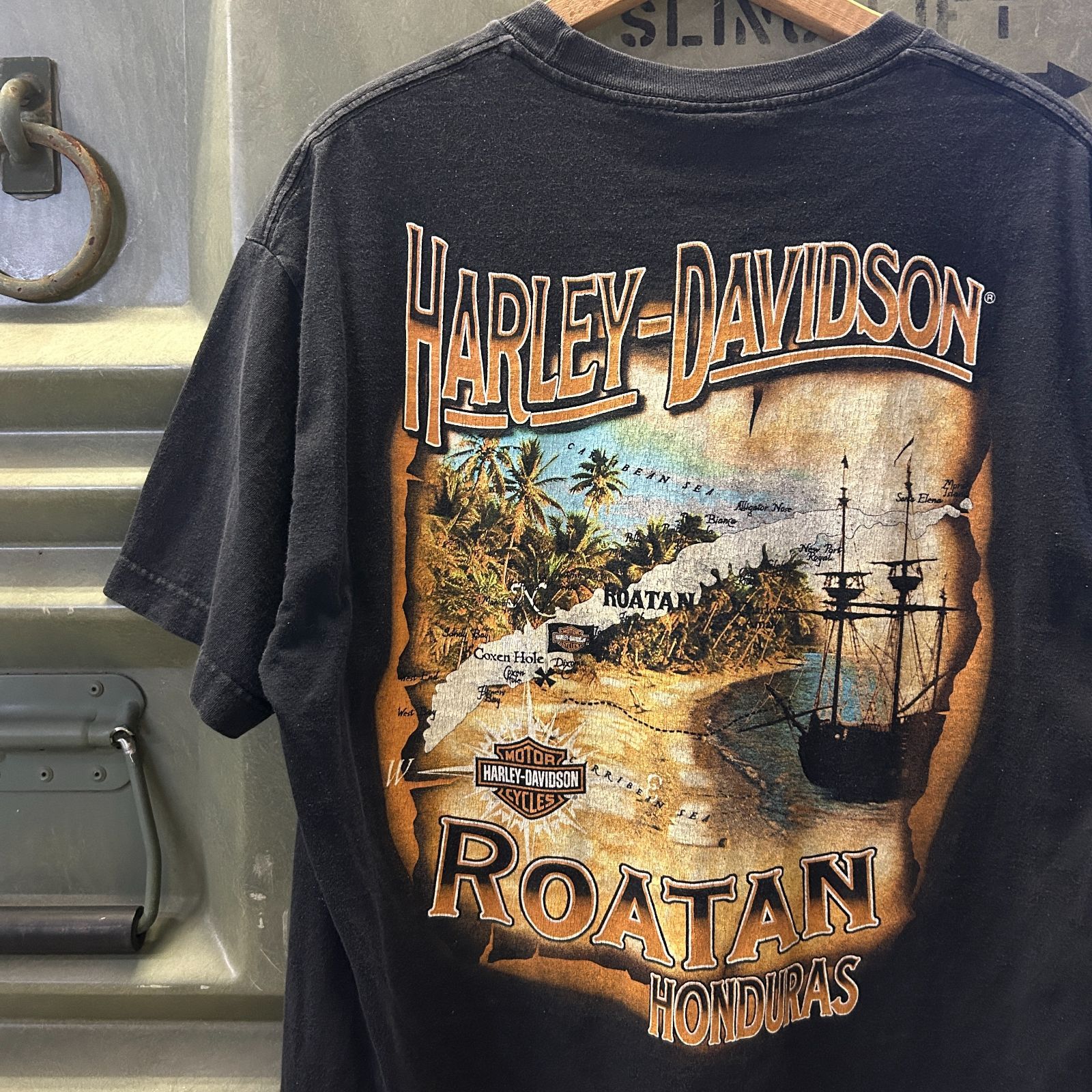 【Harley Davidson】ハーレーダビッドソン 方位磁針 古地図 海賊船 両面プリント ディーラー限定デザイン 黒 希少 5,760円