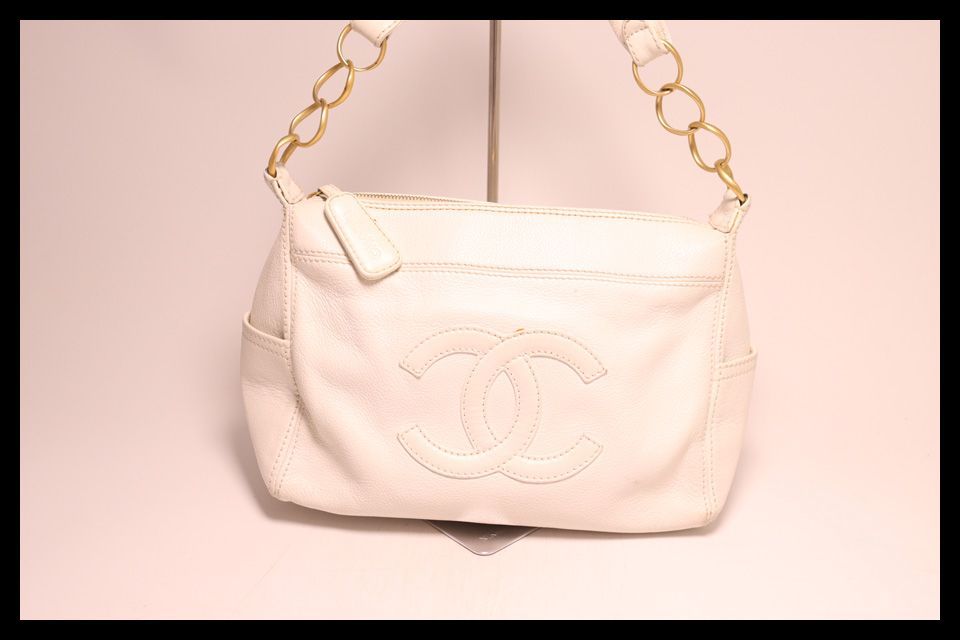 ■シャネル　8番台　キャビアスキン　ホワイト　チェーンショルダーバッグ　CHANEL■0730olo710-6K