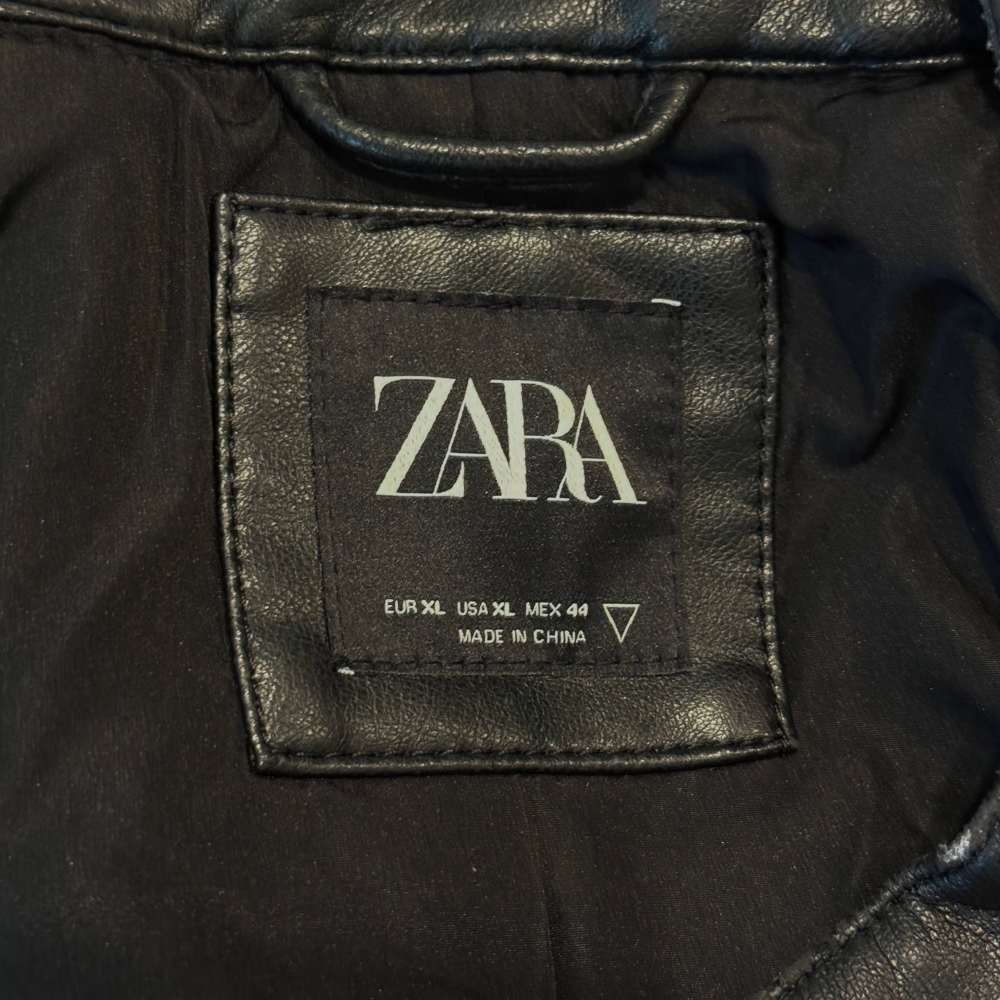 https://assets.mercari-shops-static.com/-/large/plain/2JVE2GyKC8RFGXn7AfxQeX.jpg@jpg