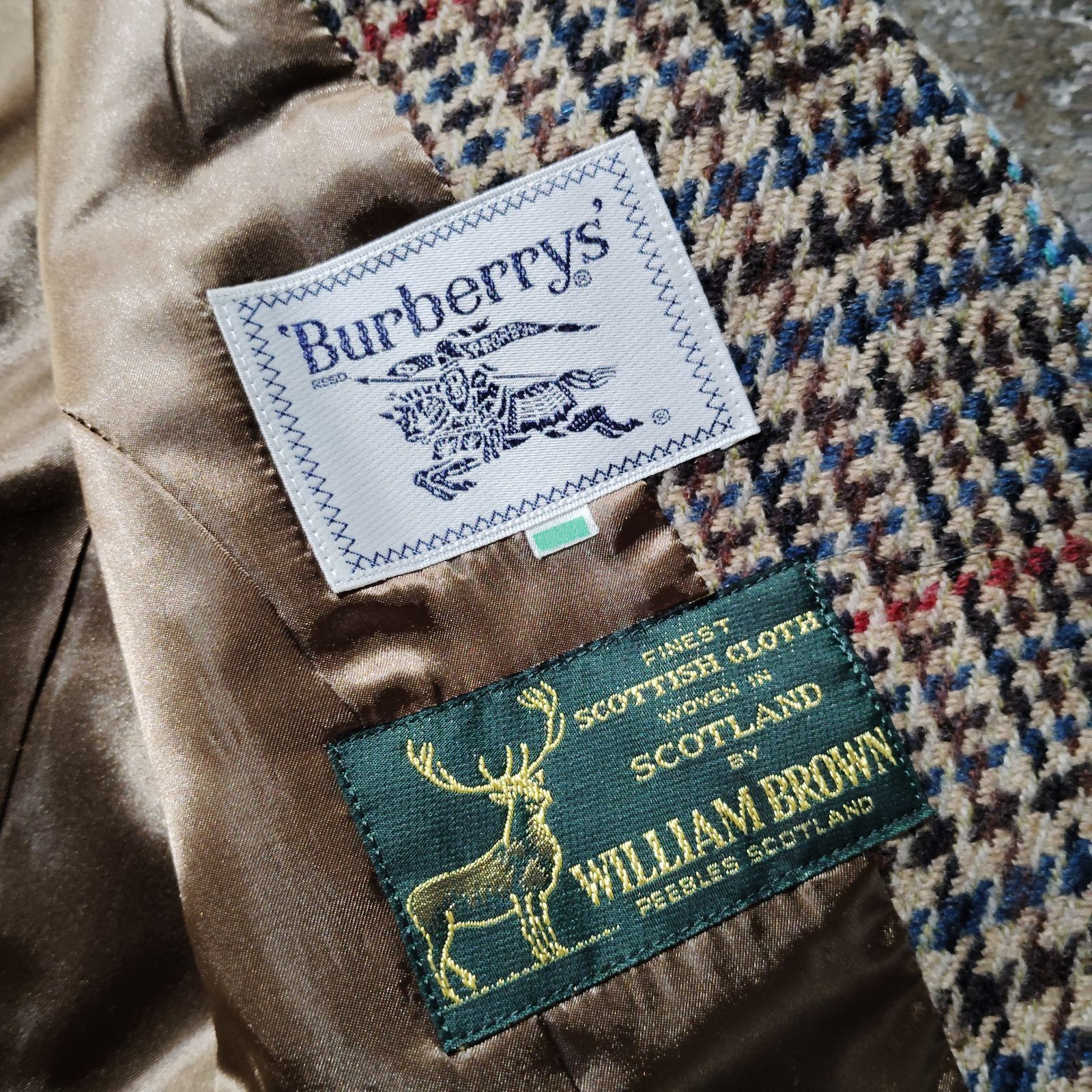 【美品】90s バーバリーヴィンテージ ツイードジャケット テーラードエンブレム BURBERRY 90s 牛革襟デザイン ツイードテーラードジャケット 白タグ