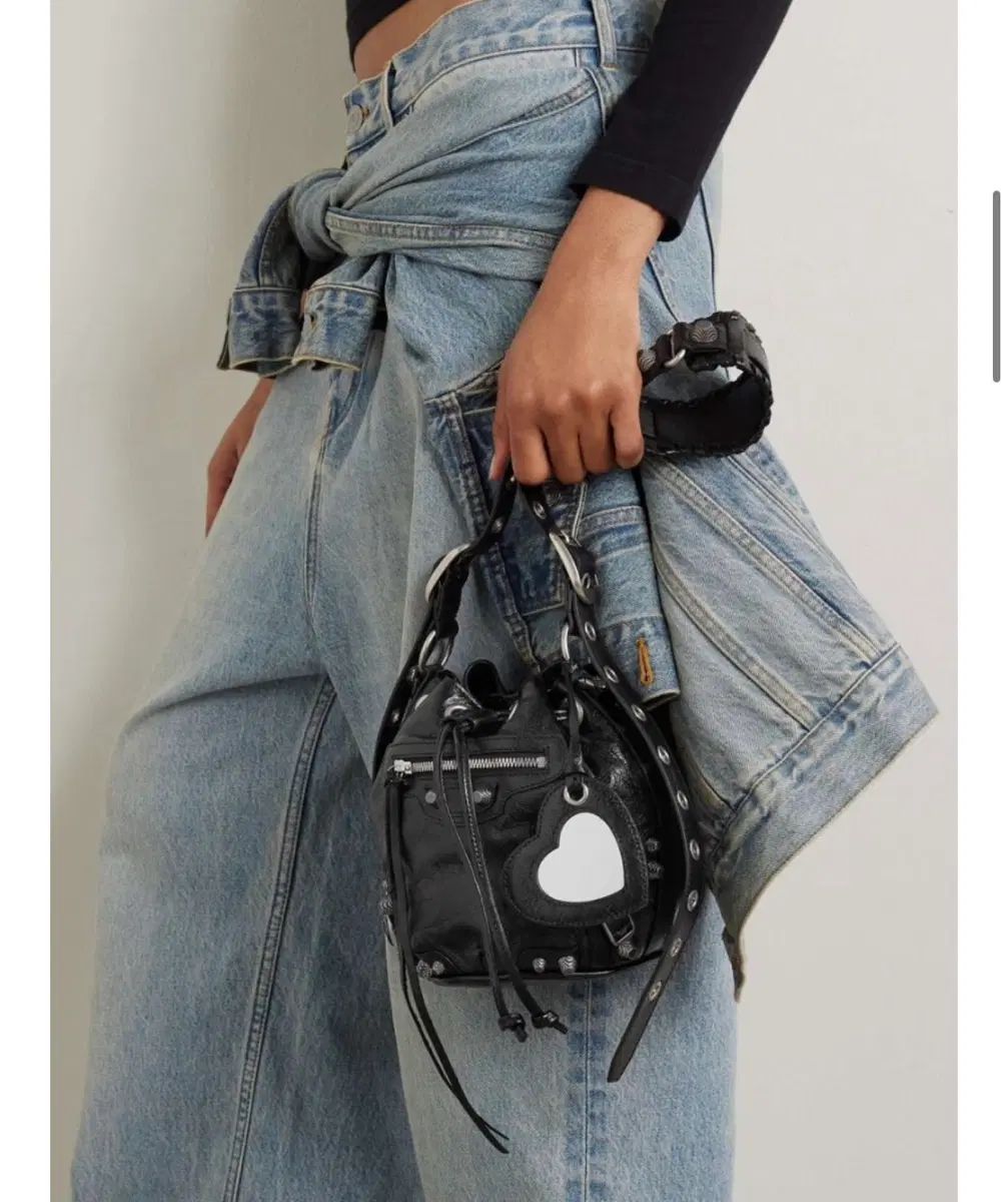 バレンシアガ ルカゴール バケット バッグ XS 134,190円