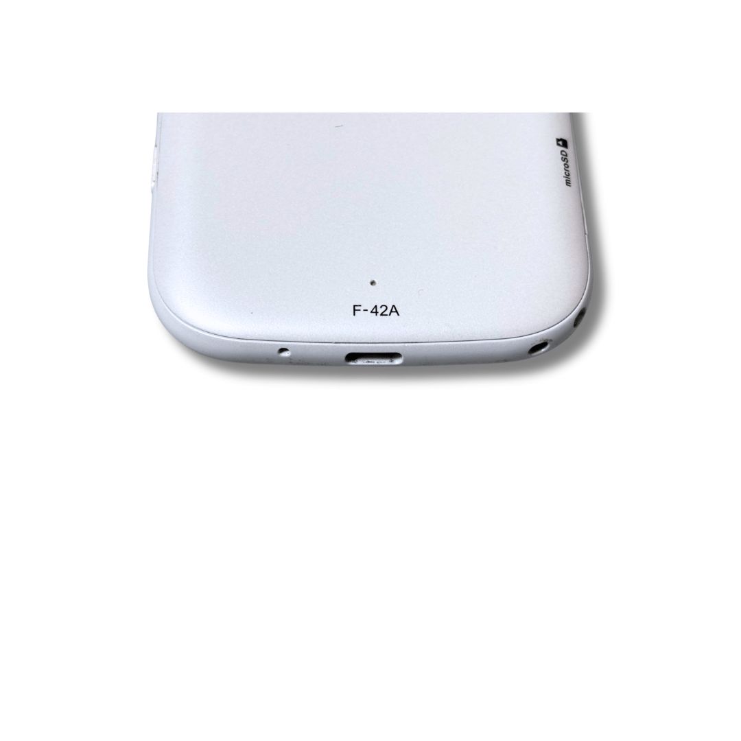 らくらくスマホ F-42A ホワイト docomo SIM解除済 - メルカリ