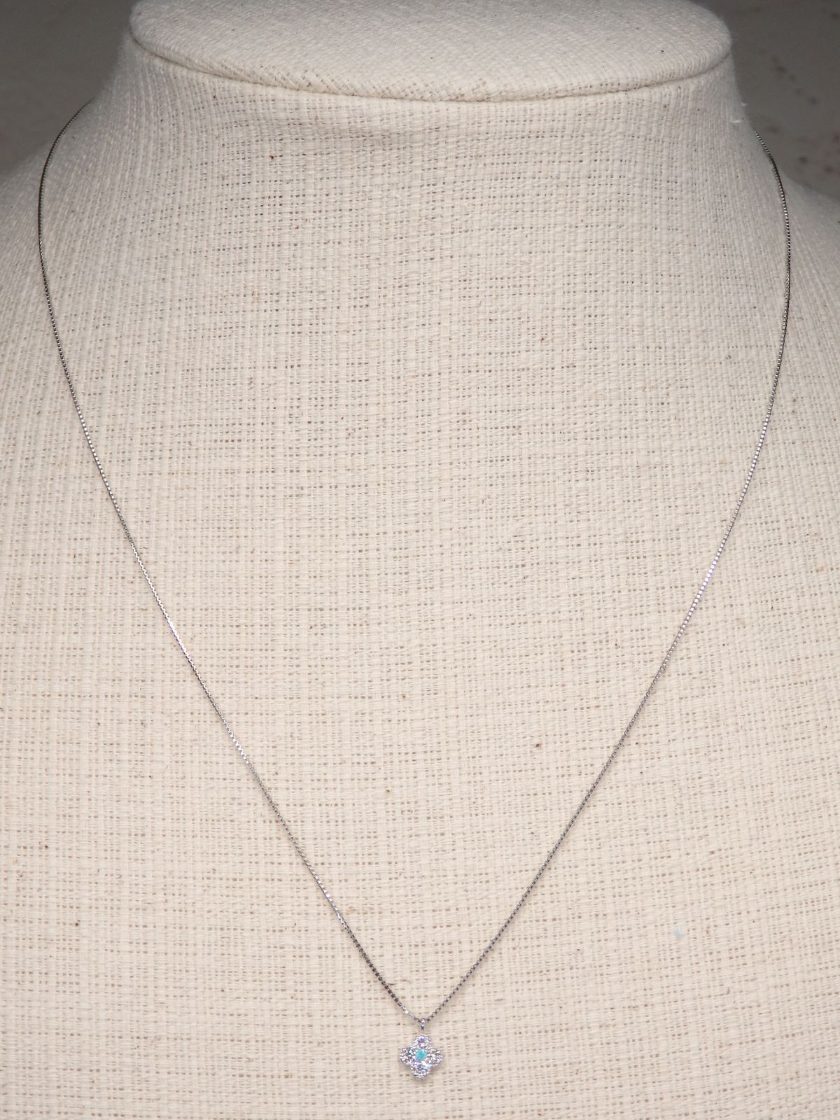 パライバトルマリン ネックレス チェーン付 A0133 0.01ct Pt 四葉 クローバー