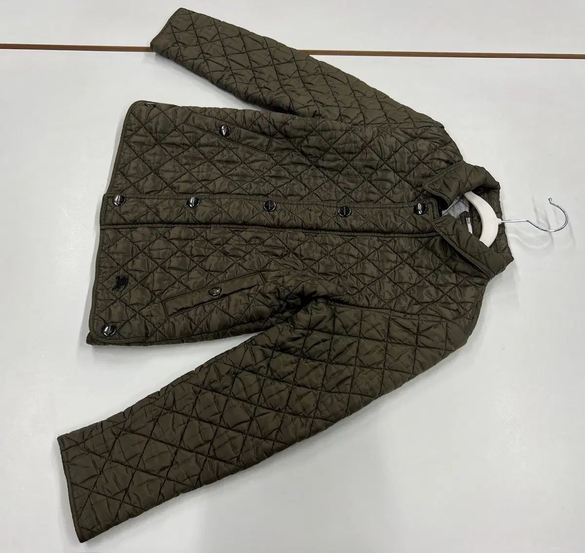 バーバリー 8Y(130) カラ 軽量ダウン キッズ