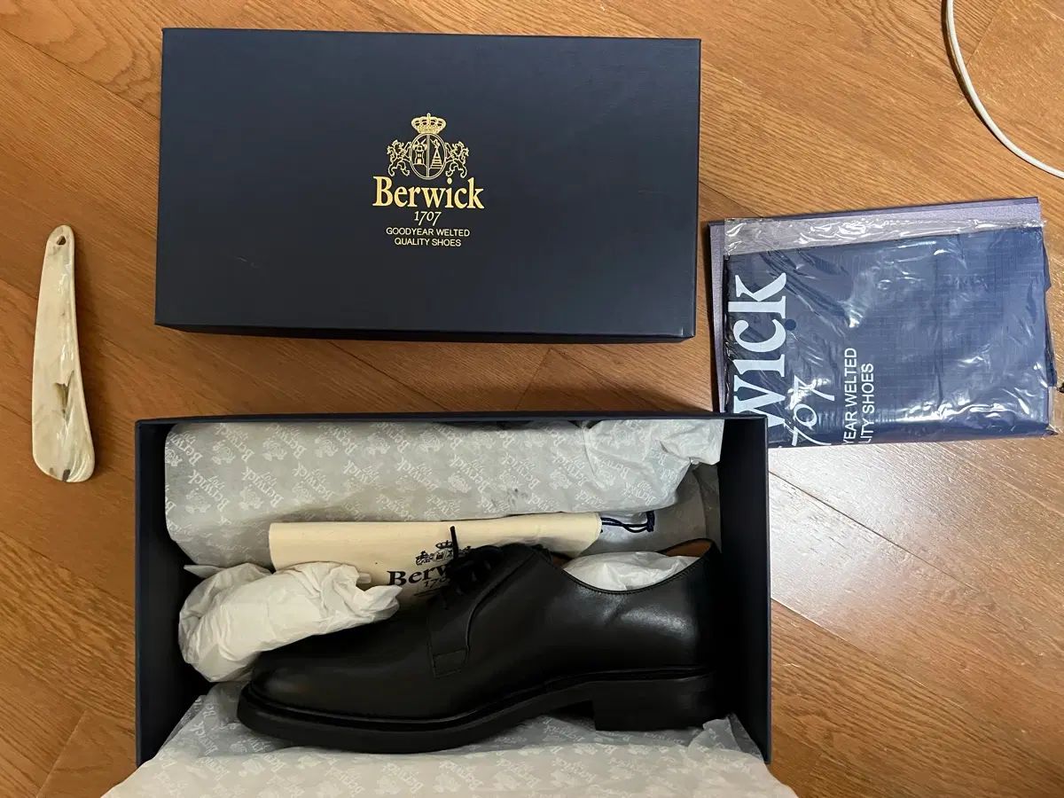Berwick メンズ 靴