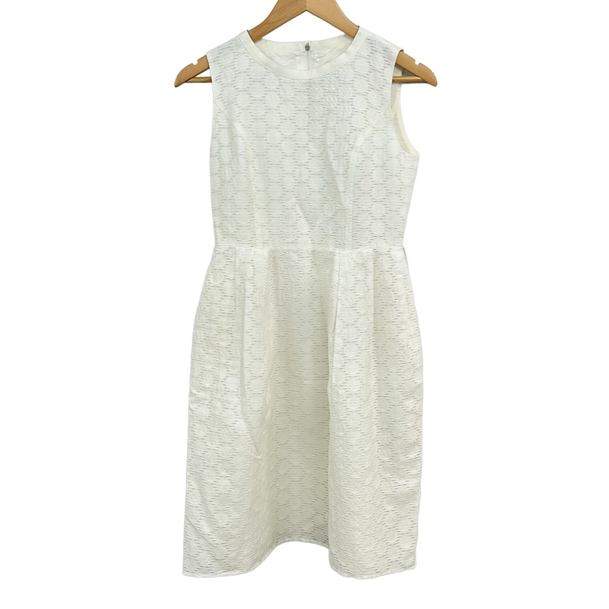 FOXEY(フォクシー) ワンピース サイズ38 M レディース美品 - 36981 白 クルーネック/ノースリーブ/ひざ丈/リボン