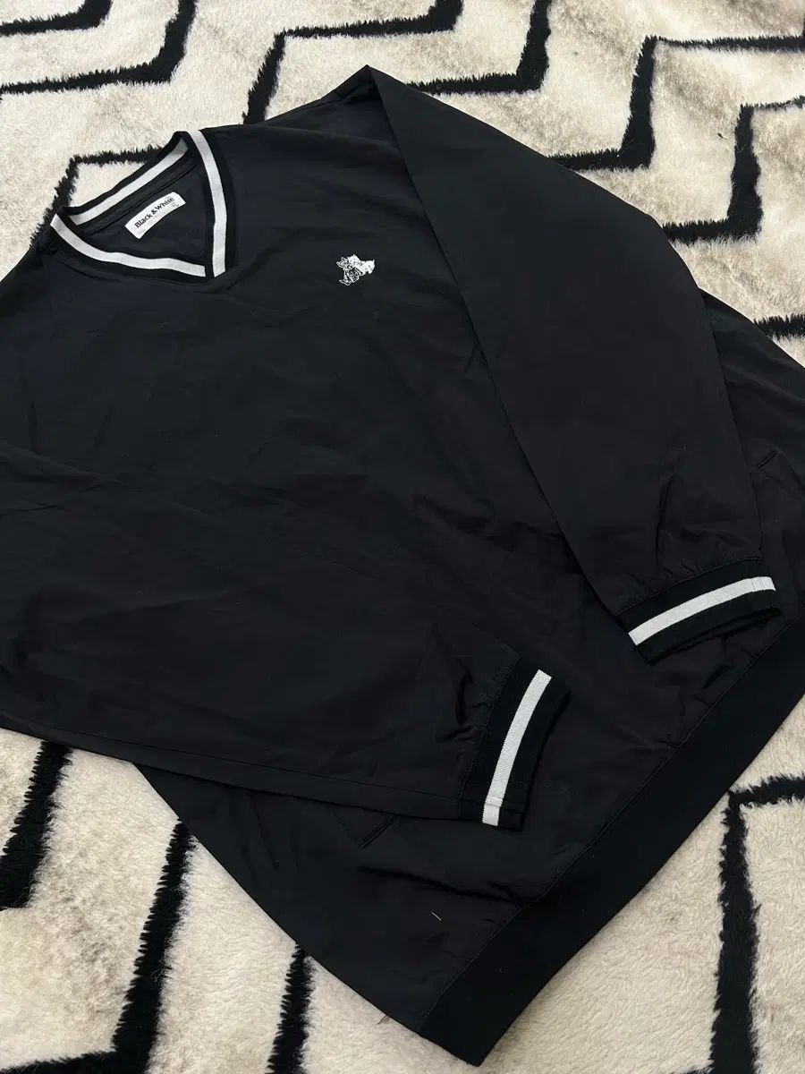 2XL ブラック アンド ホワイト Vネック ウォームアップ/ブラック