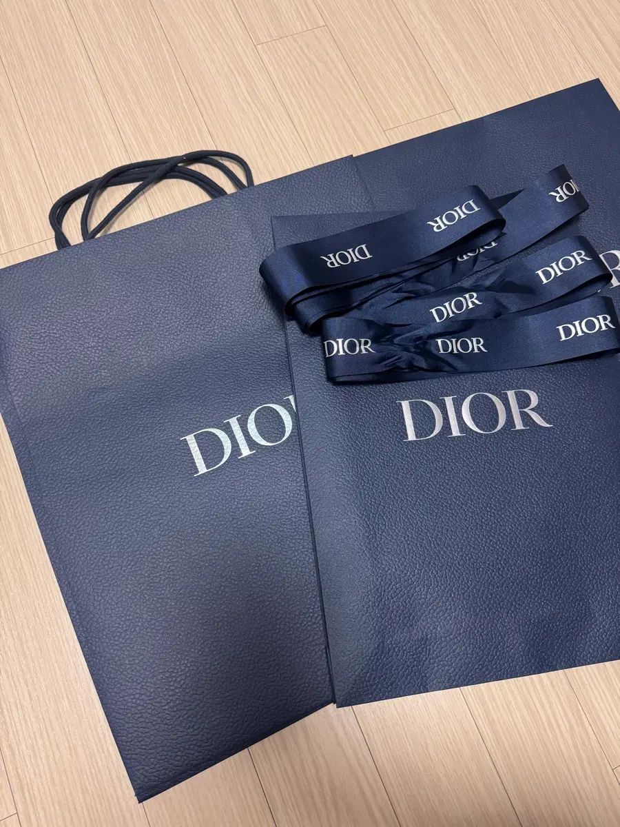 ディオールお買い物バッグ2個 (衣料包装袋2個)