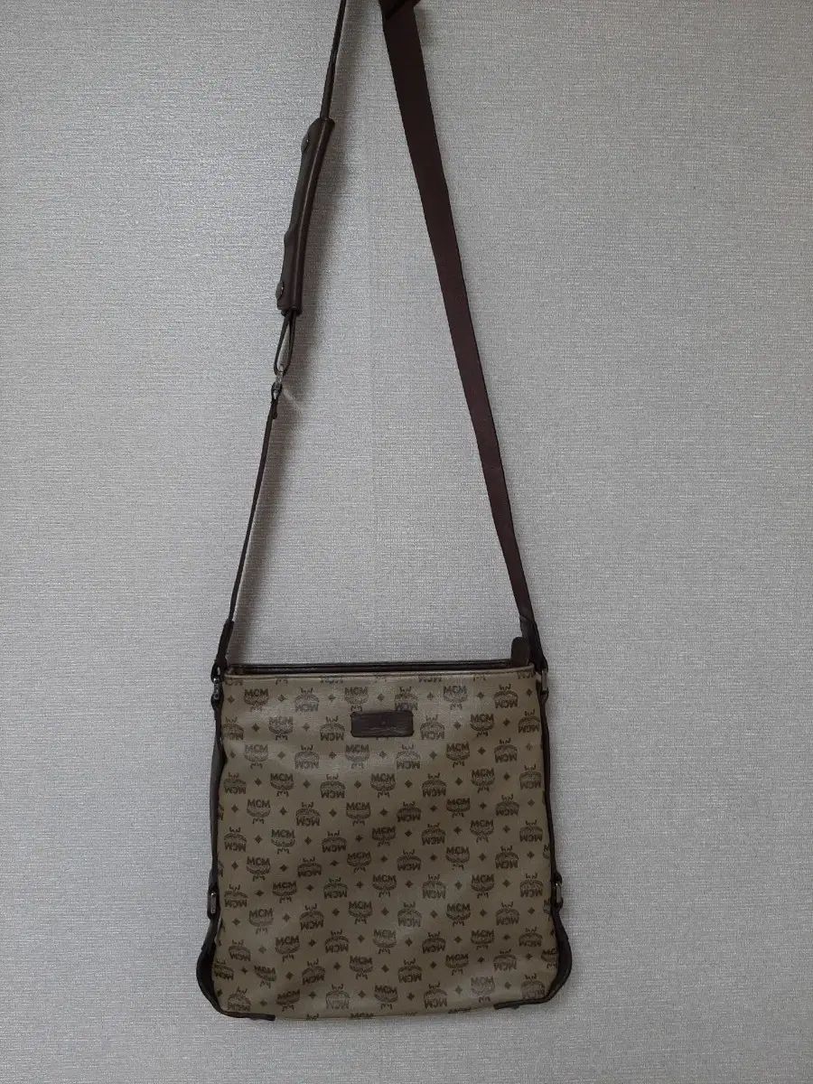 MCM メンズ クロスバック