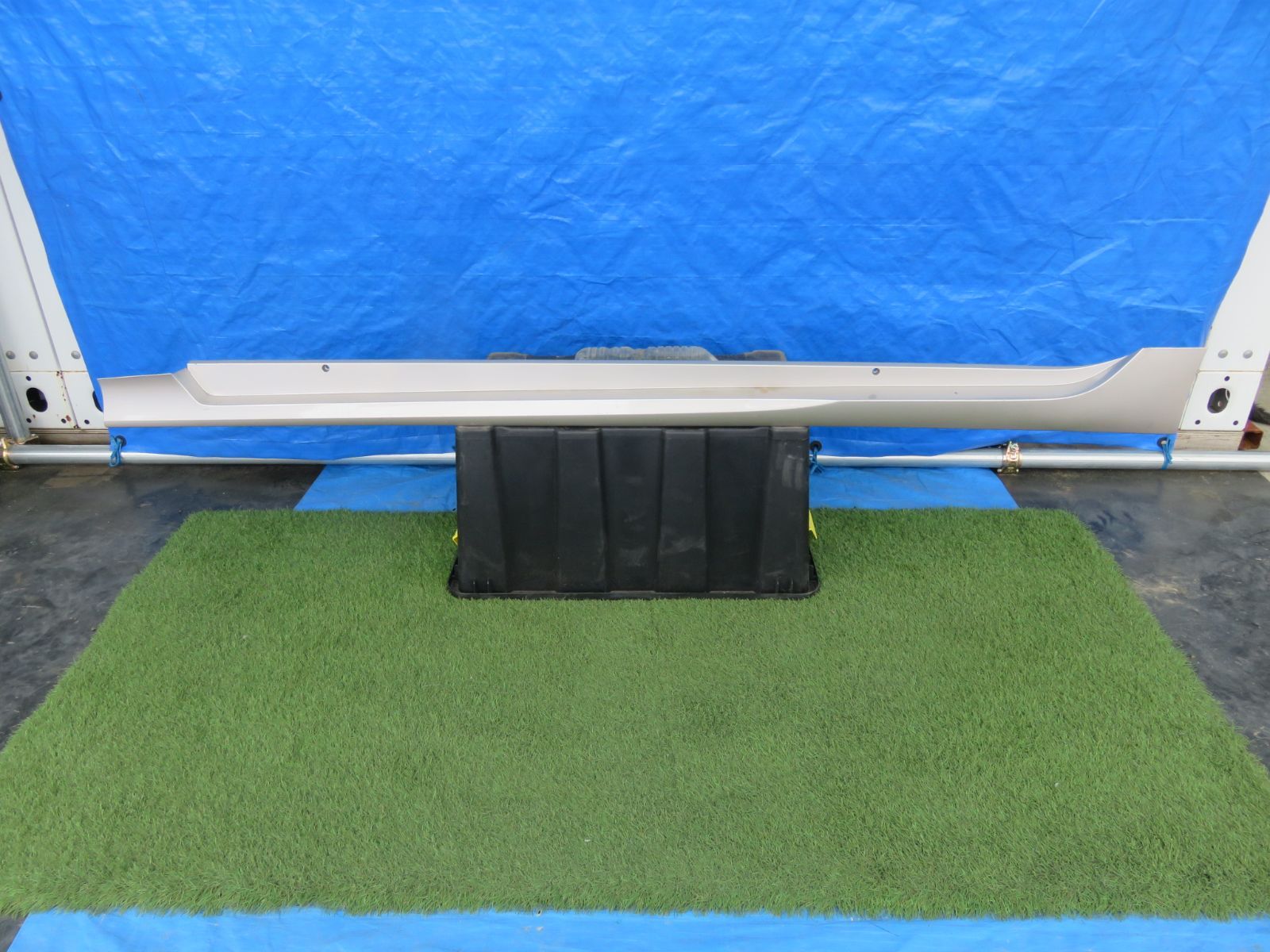 ★SFC8404/トヨタ プリウス ZVW51 ZVW50 ZVW55 純正 左 サイドステップ/サイドスカート/サイドスポイラー(左側) 助手席側　4X1 スティールブロンドメタリック