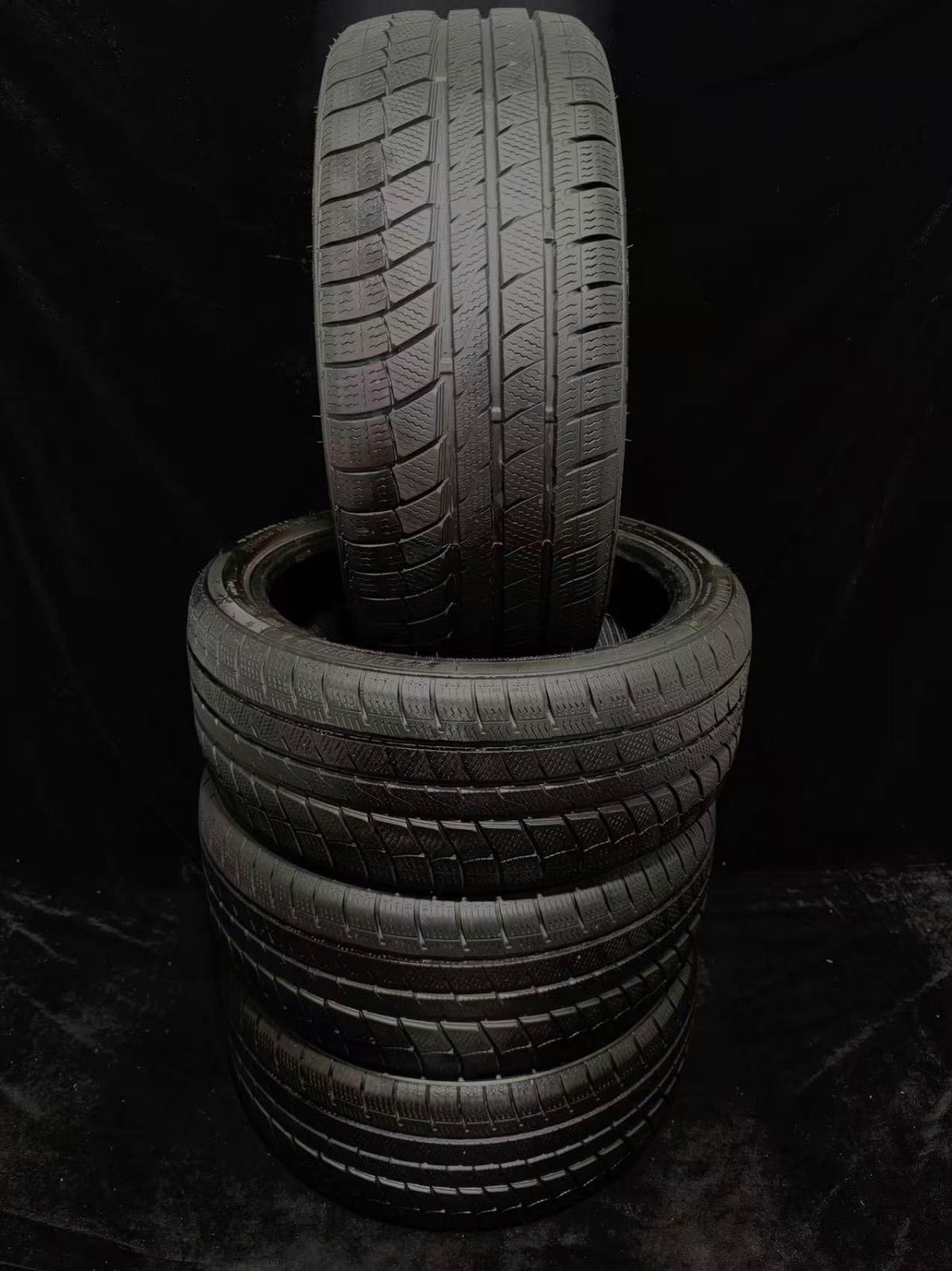 24年製　中古タイヤ4本セット　DAVANTI 225/40R18 92H 8分山　スタッドレスタイヤ　T-250①