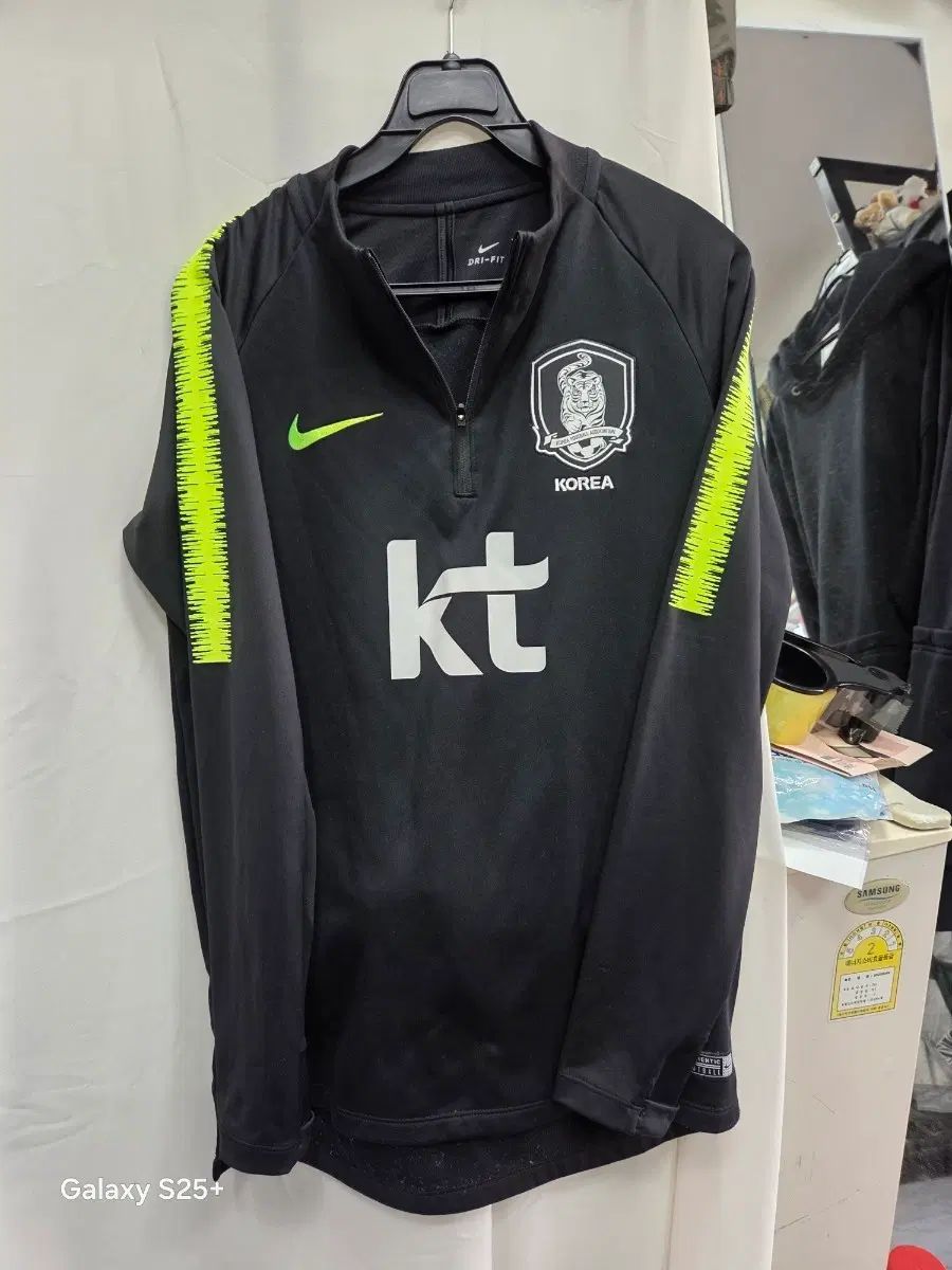 ナイキ 韓国 サッカー チーム トレーナー トップス 7,180円