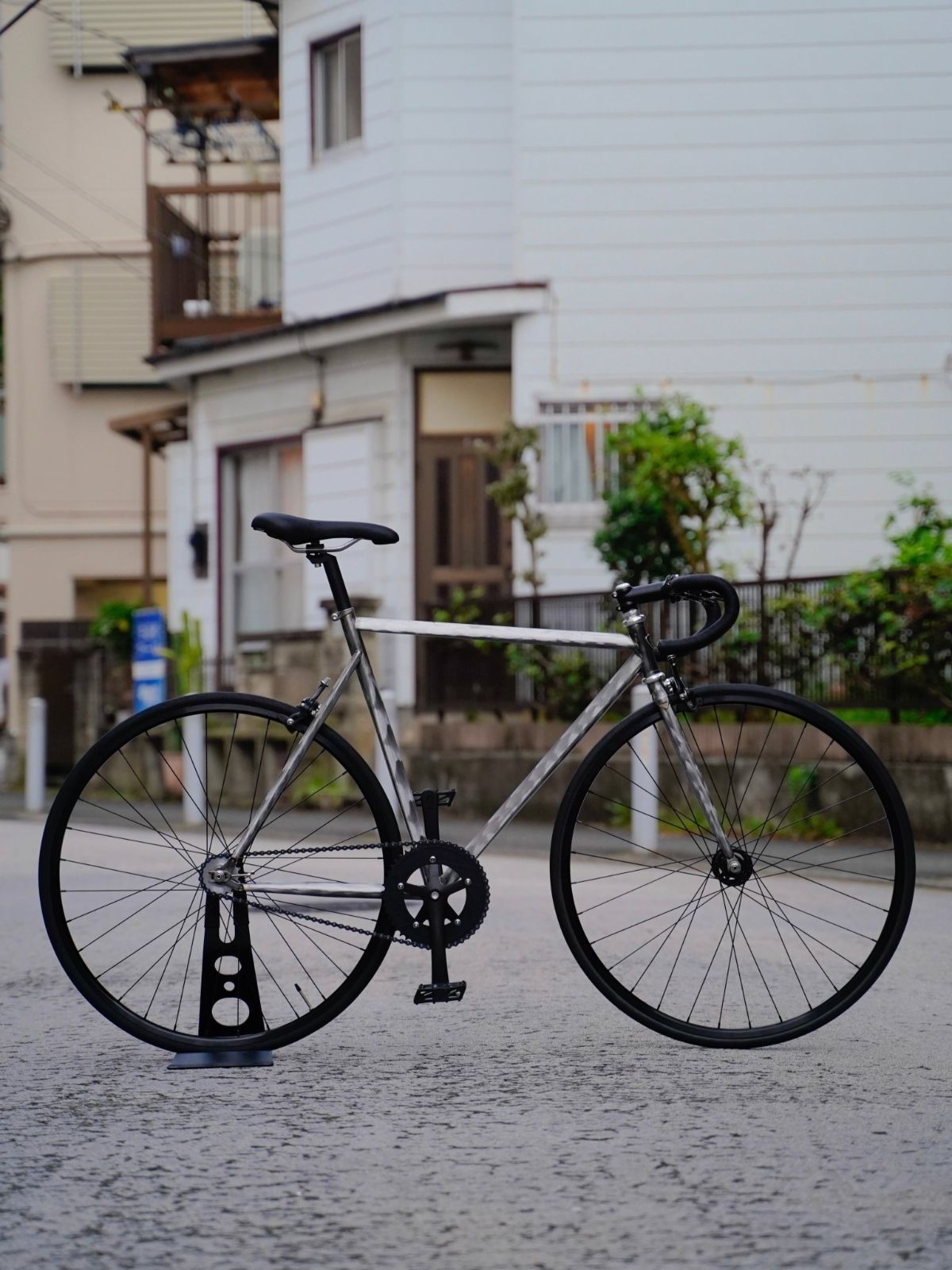 自転車 完成自転車 完成車 ピストバイク シングルスピード 街乗り 通勤 通学 カスタム 550mm 27.2mm 700c クロモリ ドロップハンドル ブラック シルバー 黒 銀 FUN SOUPRA NAKED FISH 130,555円