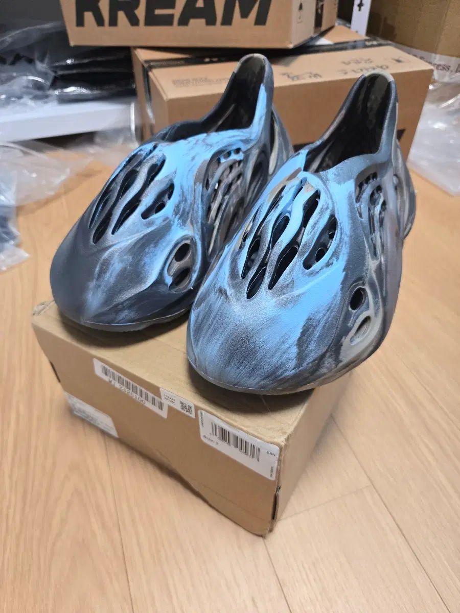 (新品 正規品) adidas アディダス イージー フォームランナー ID4126 スリッパ シューズ 255