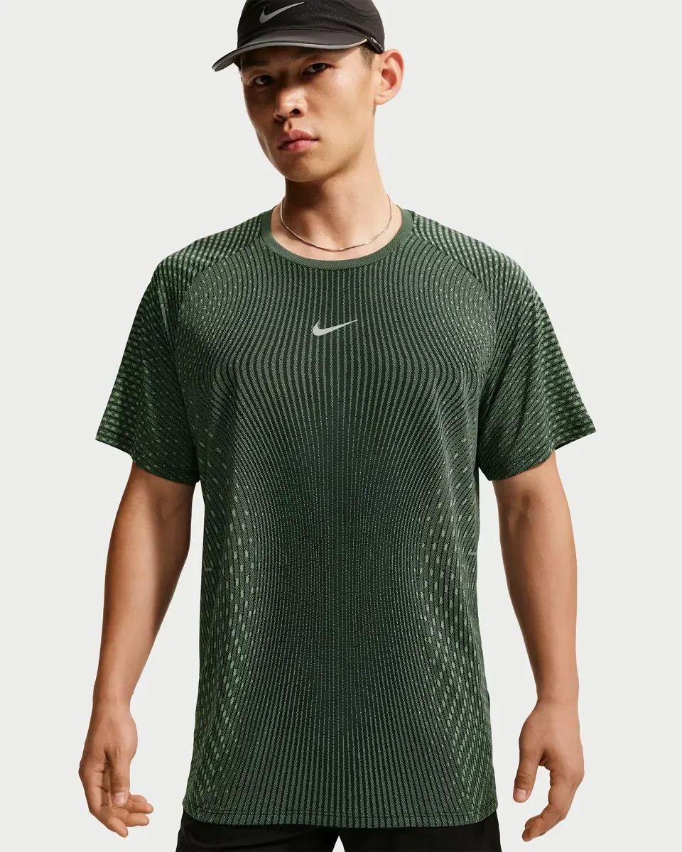 ナイキ エアロフィット L 新品