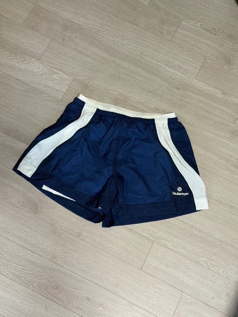 lululemon（ルルレモン） ライセンス トゥ トレイン テクスチャード ハイウエスト ショーツ ネイビー サイズS