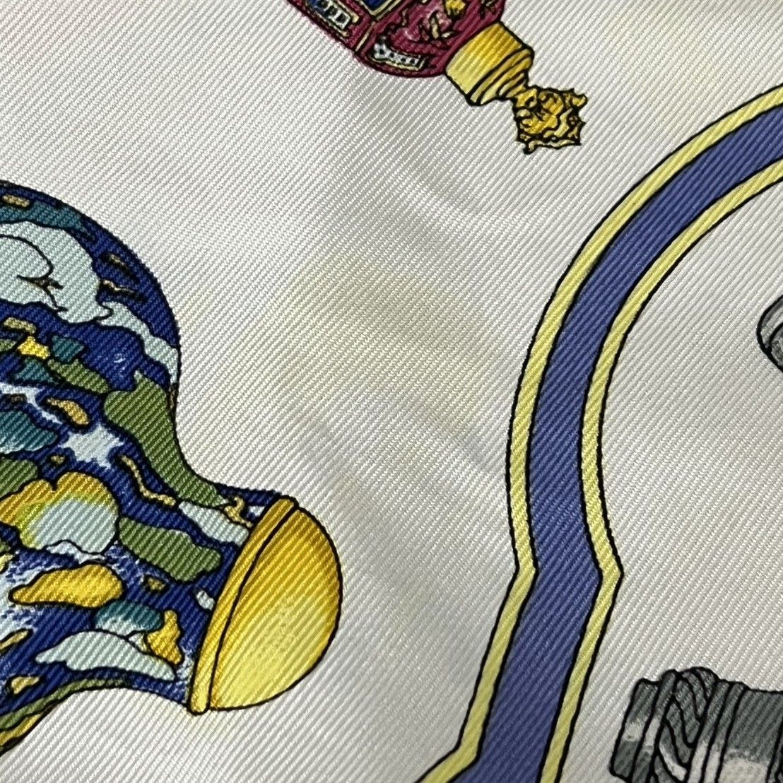 HERMES エルメス カレ40 QU IMPORTE LE FLACON 香水瓶 レッド系 シルク