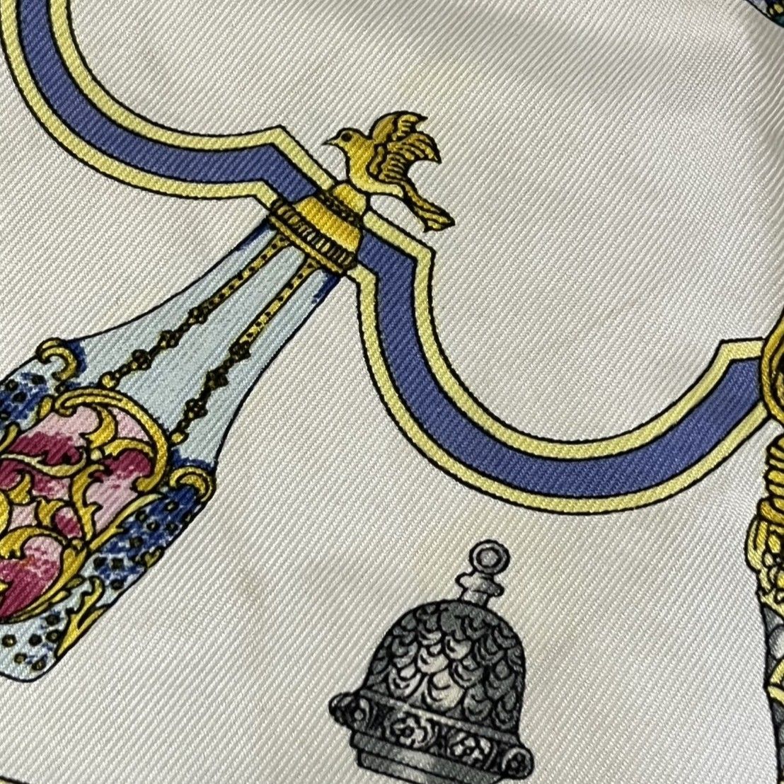HERMES エルメス カレ40 QU IMPORTE LE FLACON 香水瓶 レッド系 シルク
