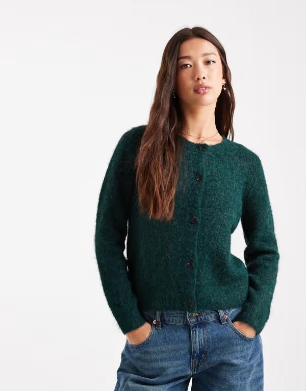 ヴェロモーダ レディース アウター カーディガン ニット Vero Moda soft fluffy knit oneck cardigan in pine Pine grove グリーン