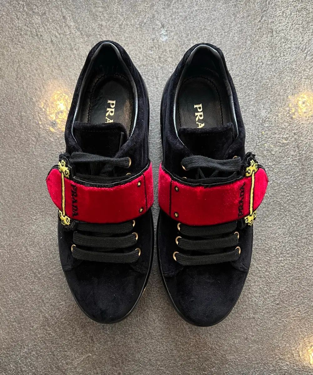 PRADA プラダ ツアーベルベット スニーカー (正規品) 36