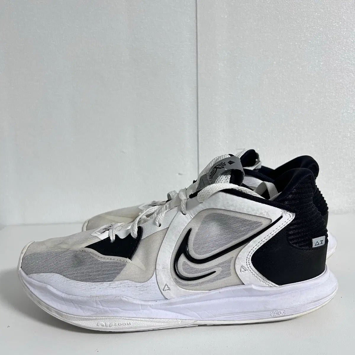 ナイキ カイリー LOW 5 (275) 6,715円
