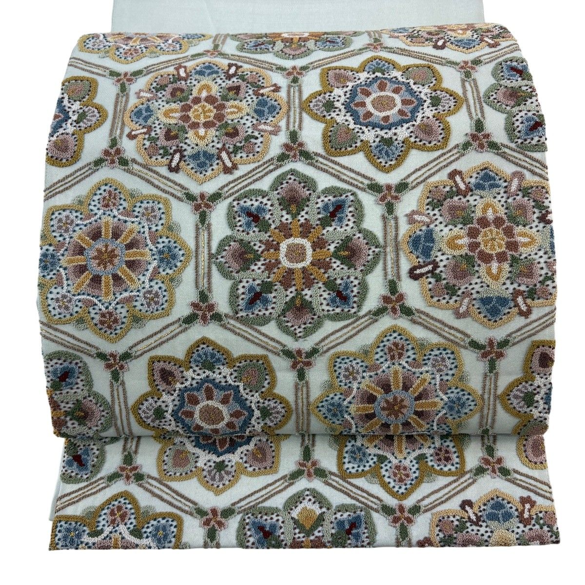 【美品】 袋帯 逸品 華文 亀甲 相良刺繍 金糸 薄緑 お太鼓柄 正絹 【中古】