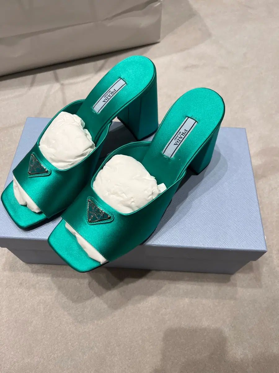 PRADA 新 サテン 靴 37 5 59,191円
